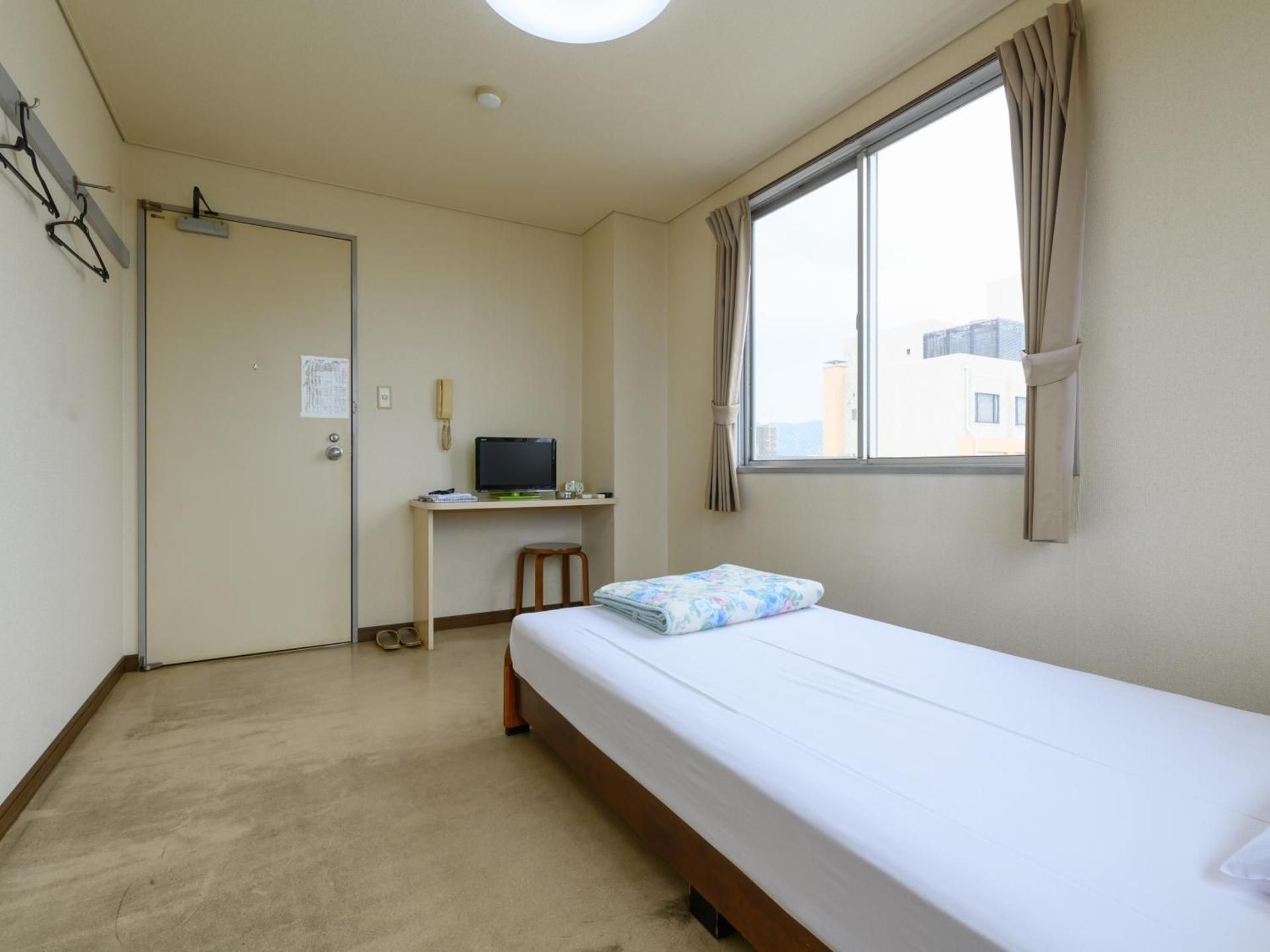 Single Room with Shared Bathroom - Smoking