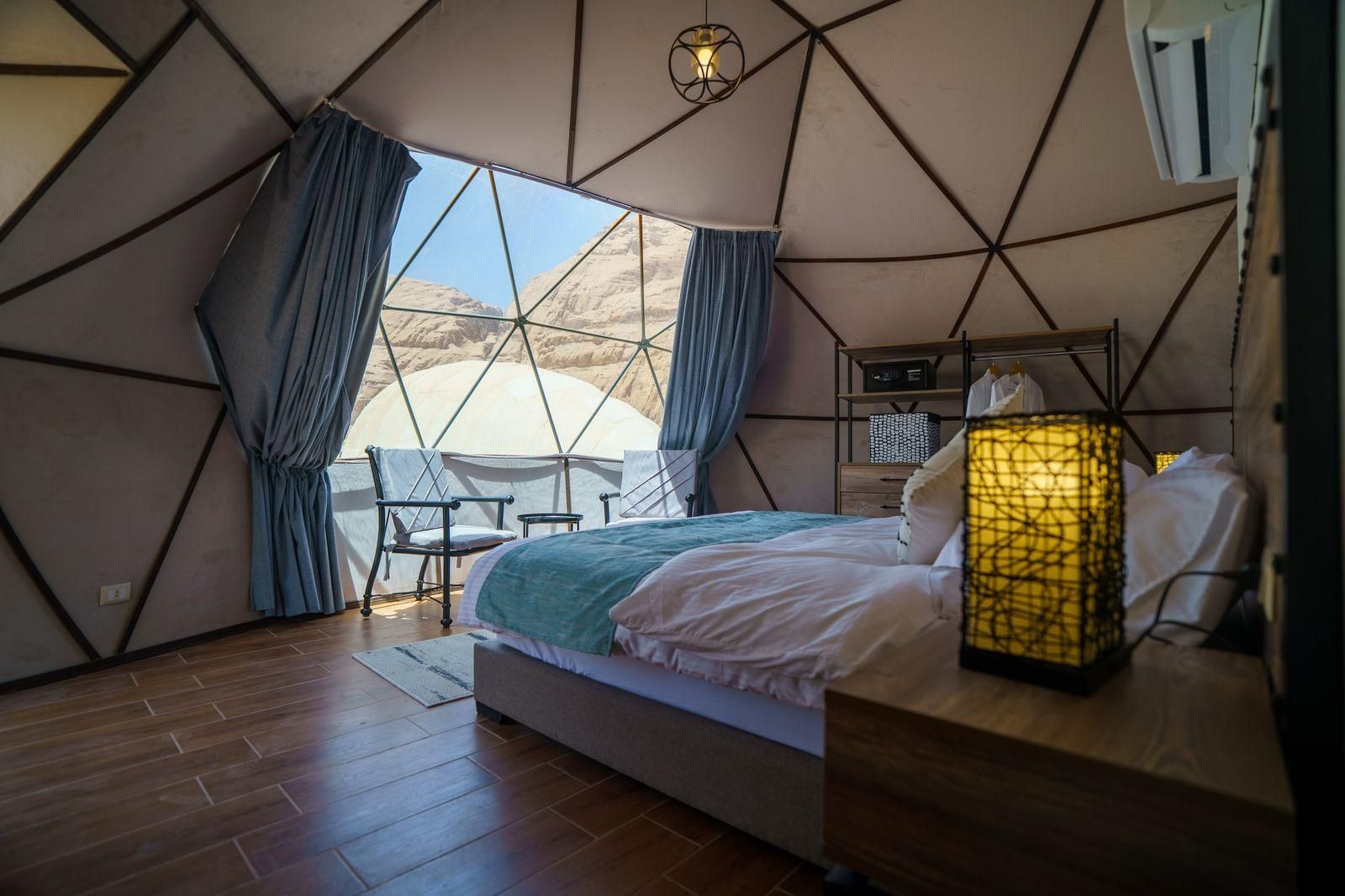 Bubble Crystal Room B1