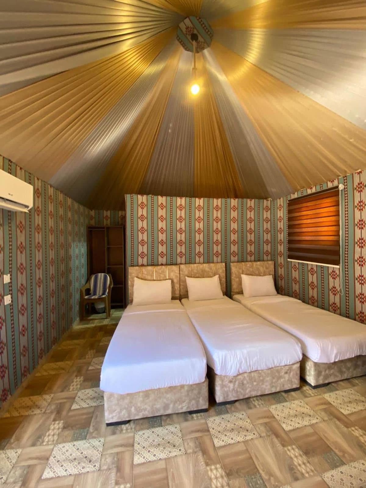 Lowrance luxury camp Triple Room with Mountain View 2