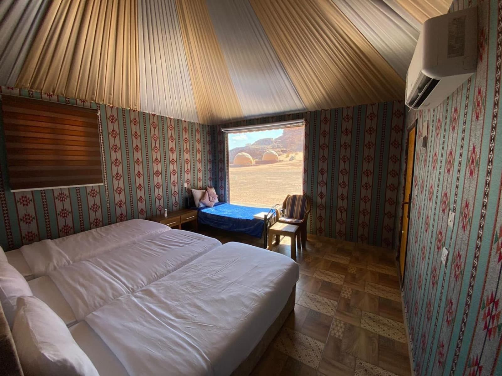 Lowrance luxury camp Triple Room with Mountain View