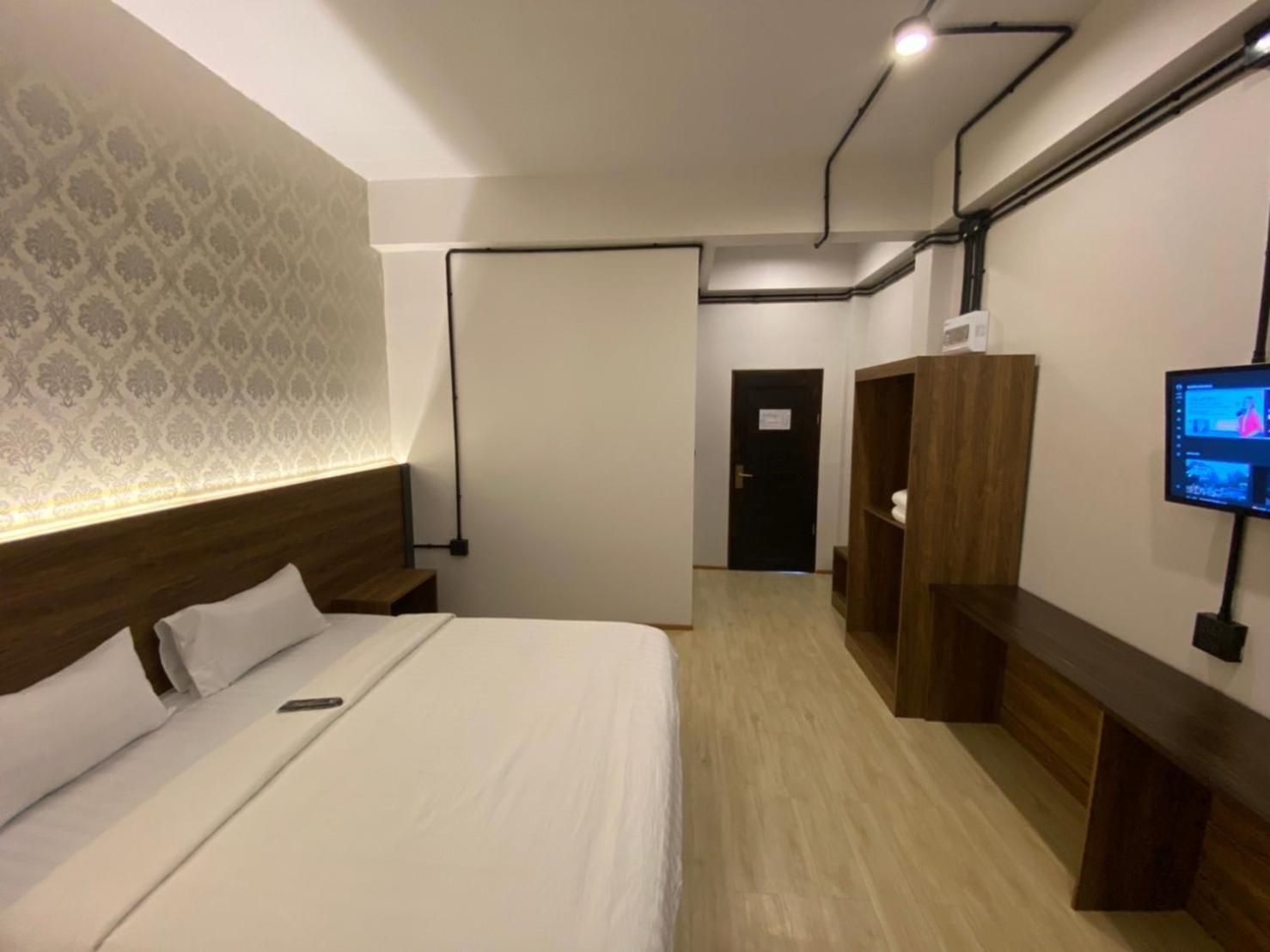 Single Room - Breakfast Included