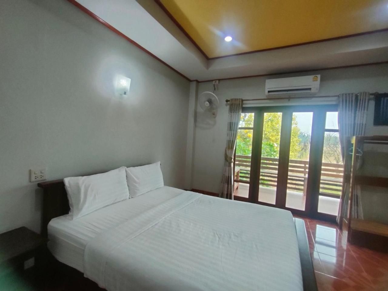 Chatchawan Resort Uttaradit Double Room with Balcony