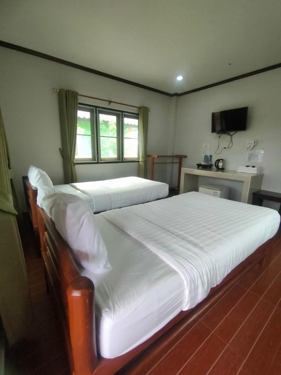 Chatchawan Resort Uttaradit Twin Room with Balcony 2