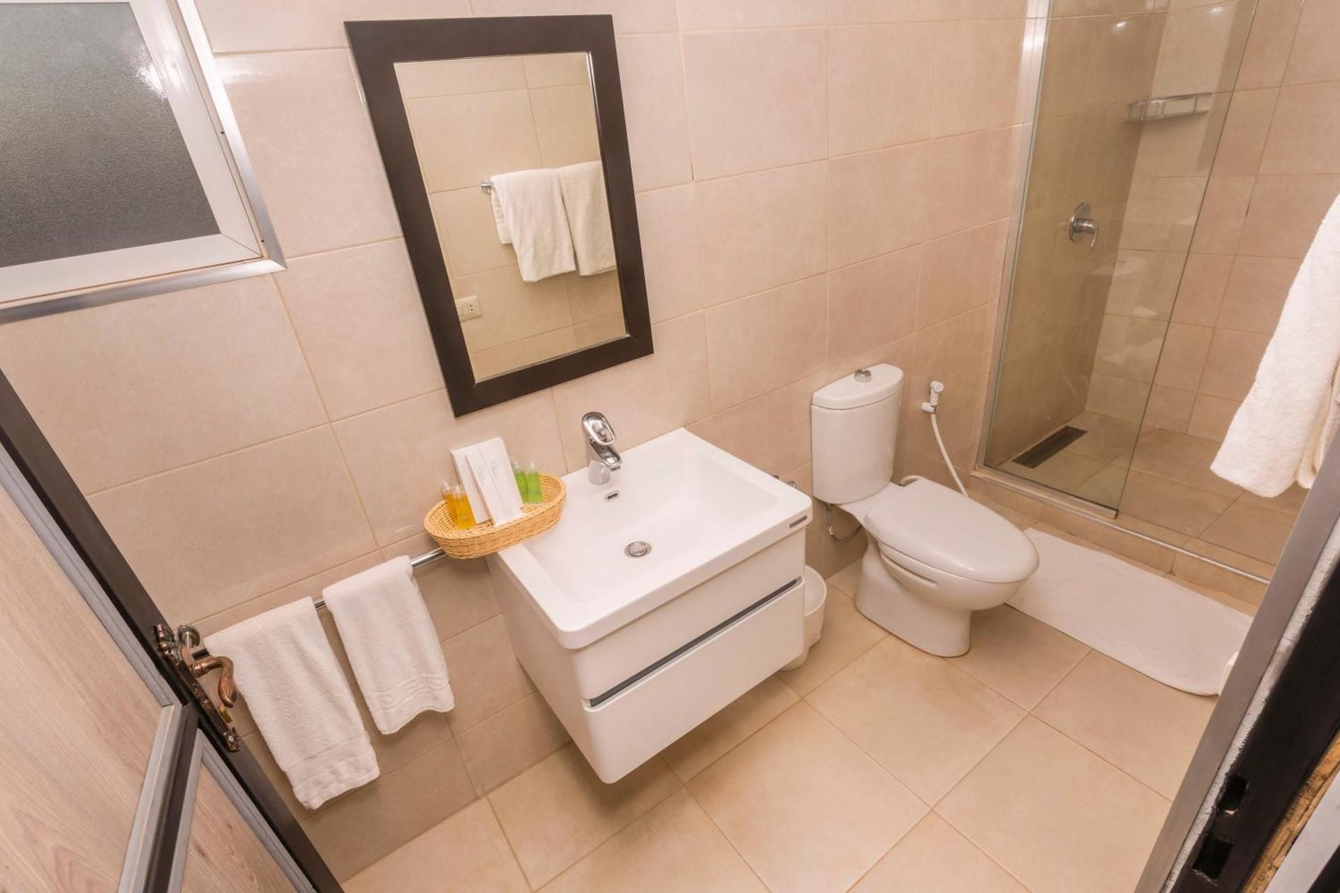 Sun City Camp Hotel Deluxe Double or Twin Room with Mountain View 3