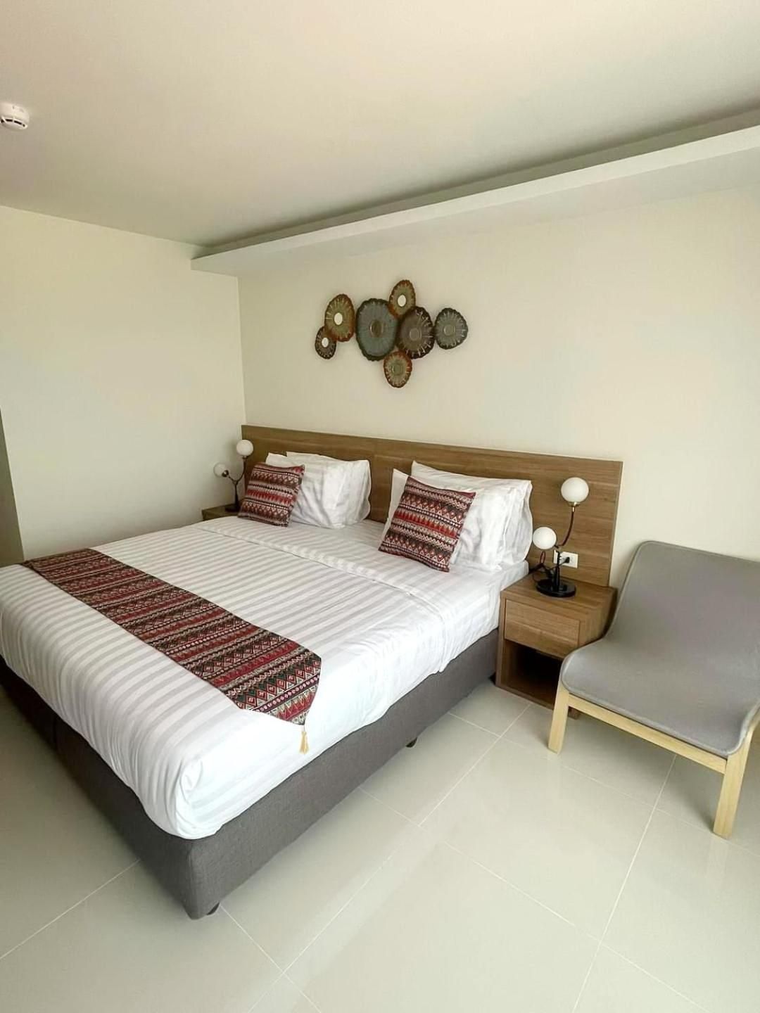 Standard Room - Parking Included