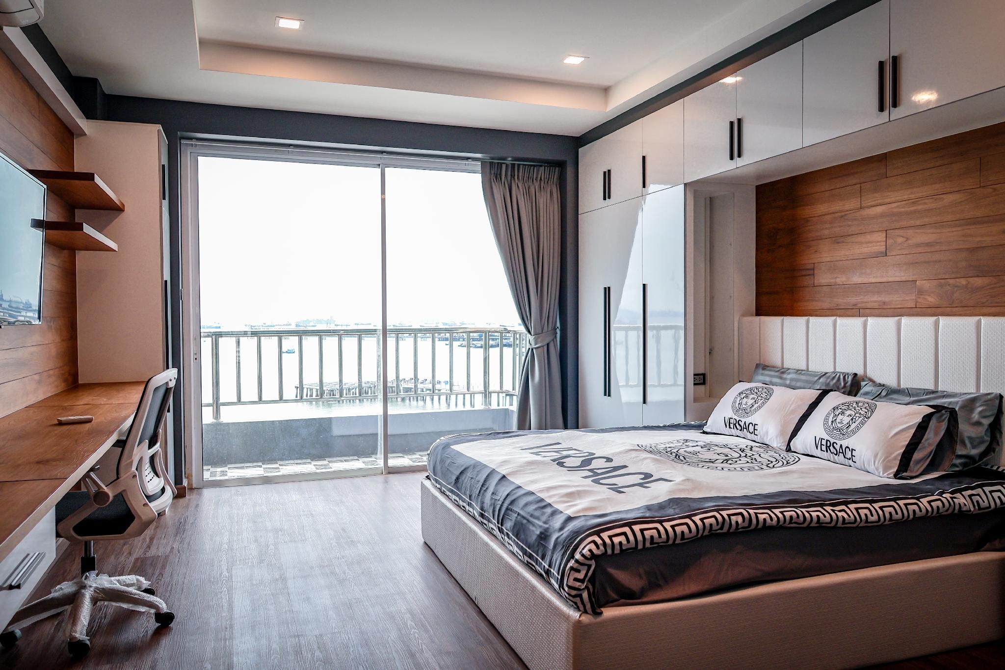 Signature Oceanfront Suite