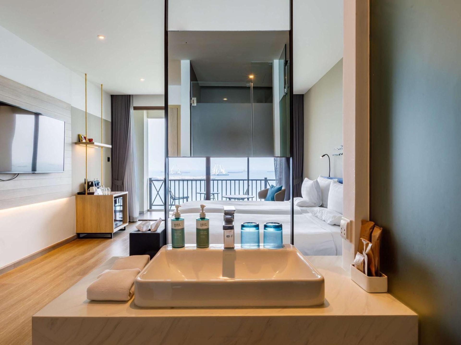 KOH SI CHANG SEA VIEW DELUXE- TWO SINGLE BEDS