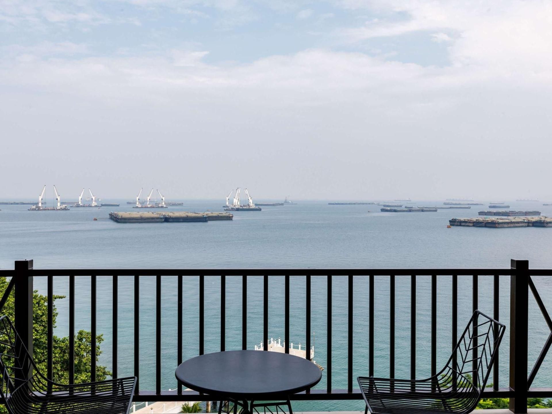 KOH SI CHANG SEA VIEW DELUXE- TWO SINGLE BEDS