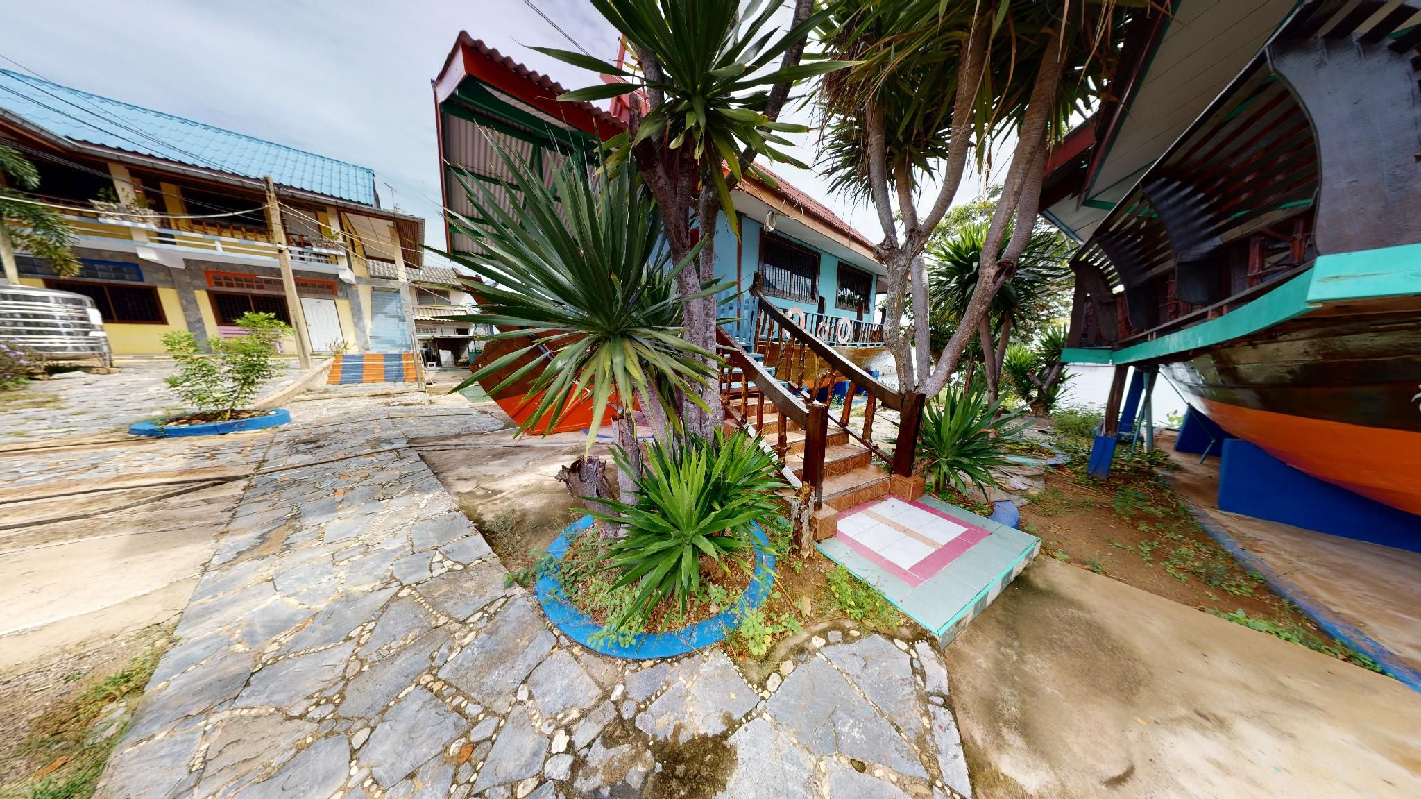 Koh Sichang Rimtalay Resort