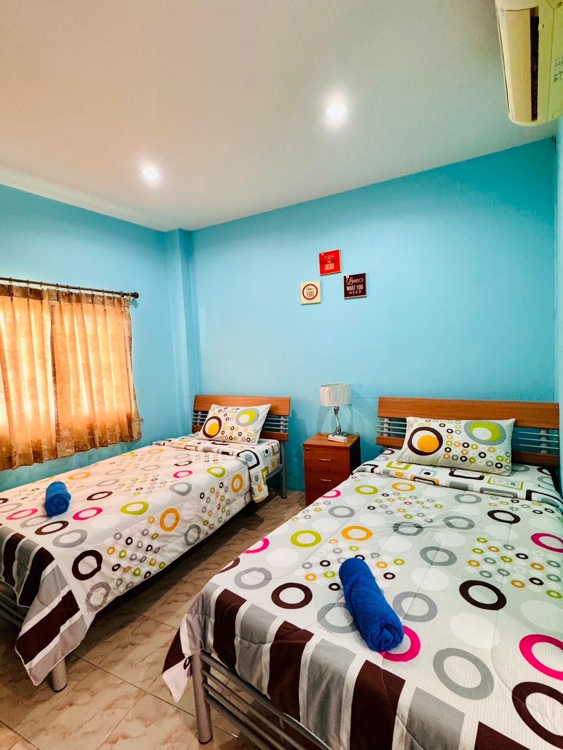 Big House Kohsichang Twin Bed Room 2