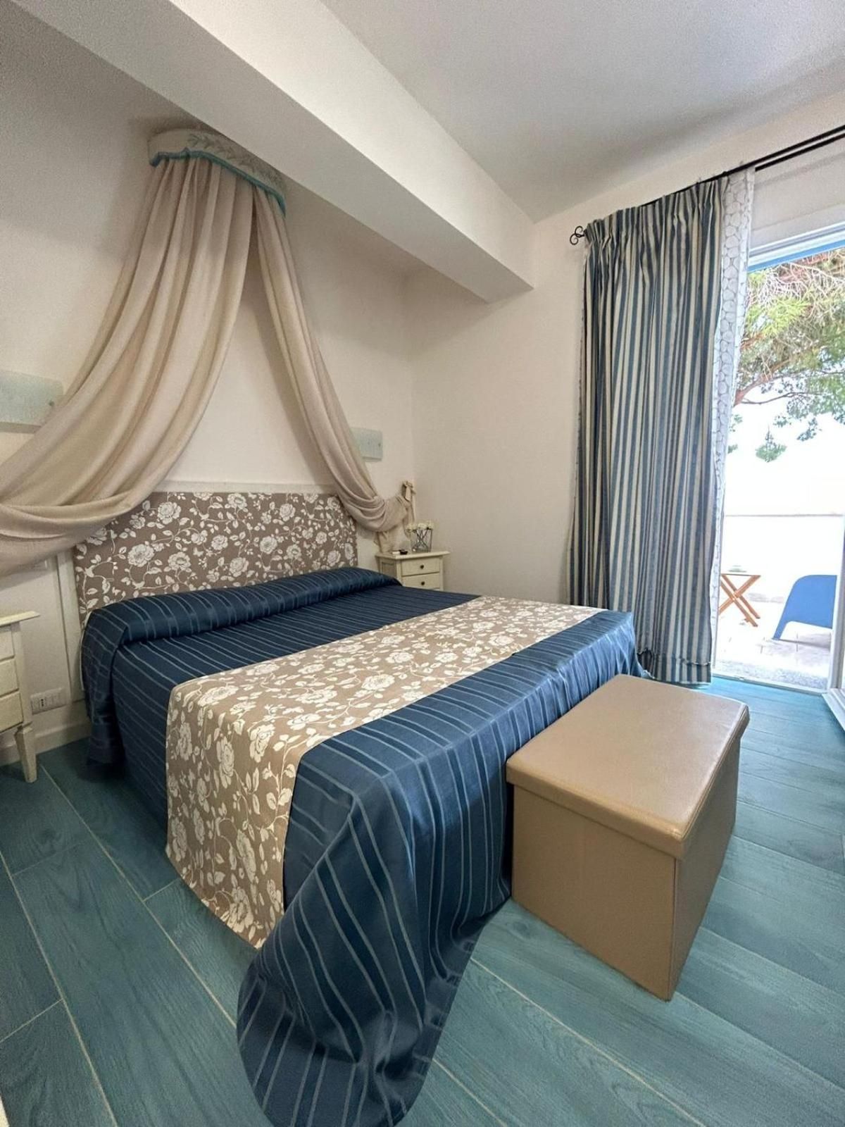 Deluxe Triple Room with Sea View