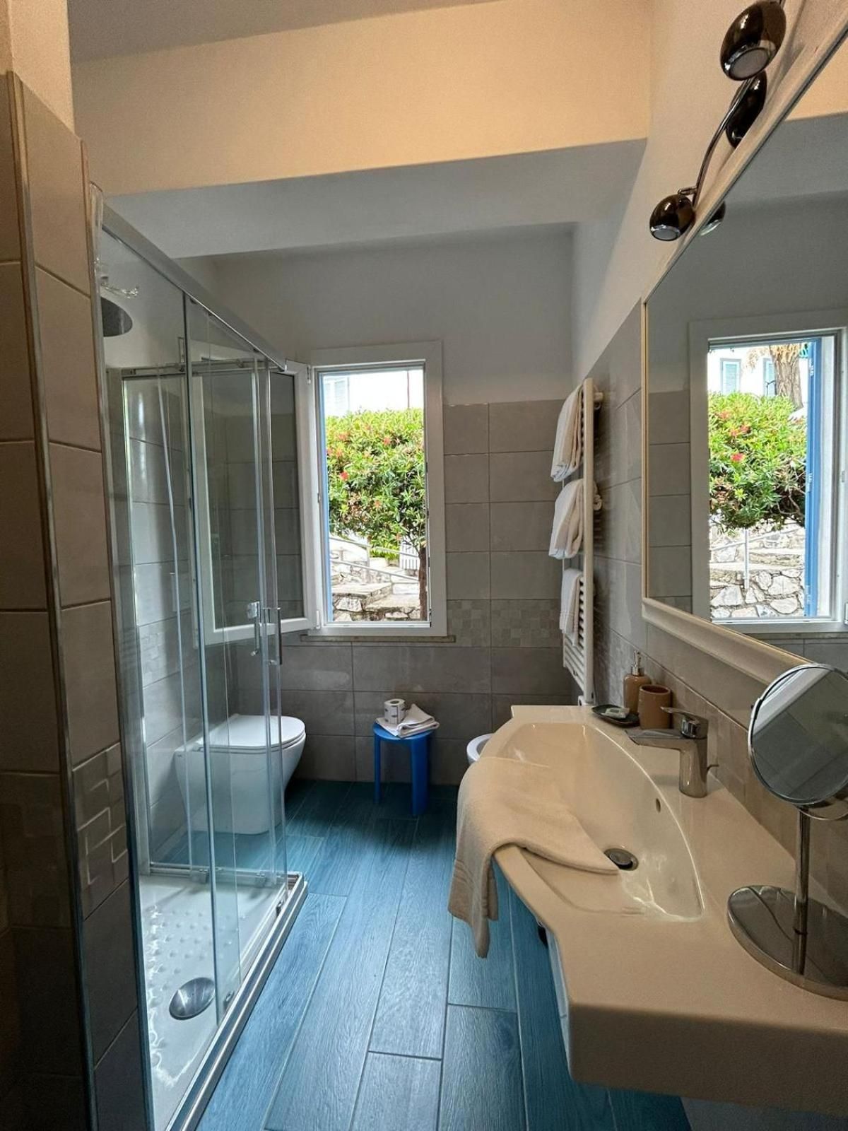 Deluxe Triple Room with Sea View