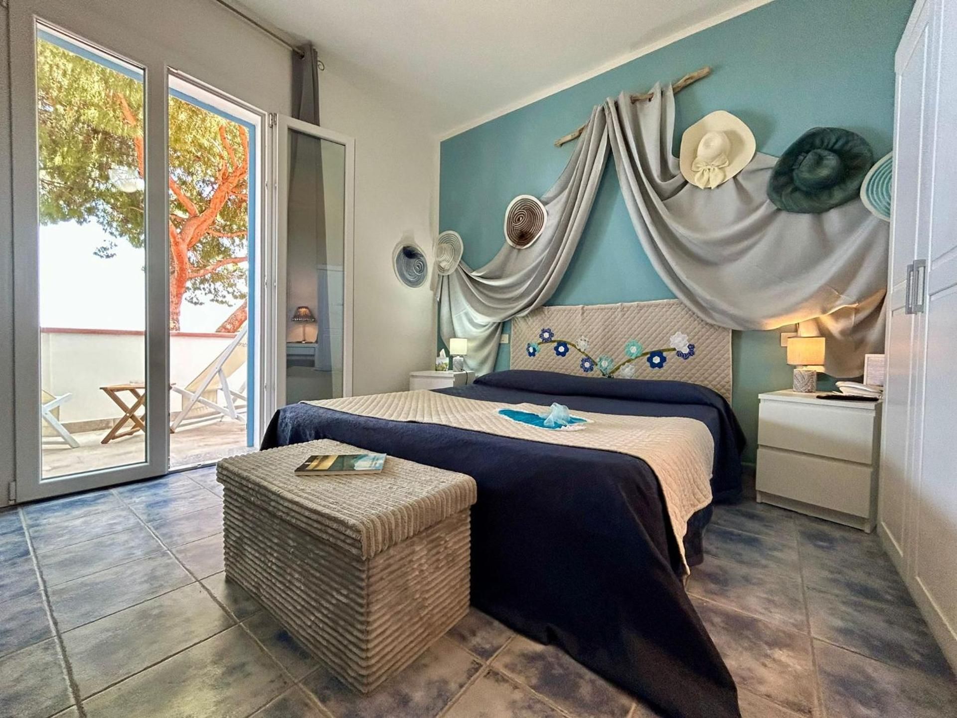 Deluxe Double Room with Balcony and Sea View
