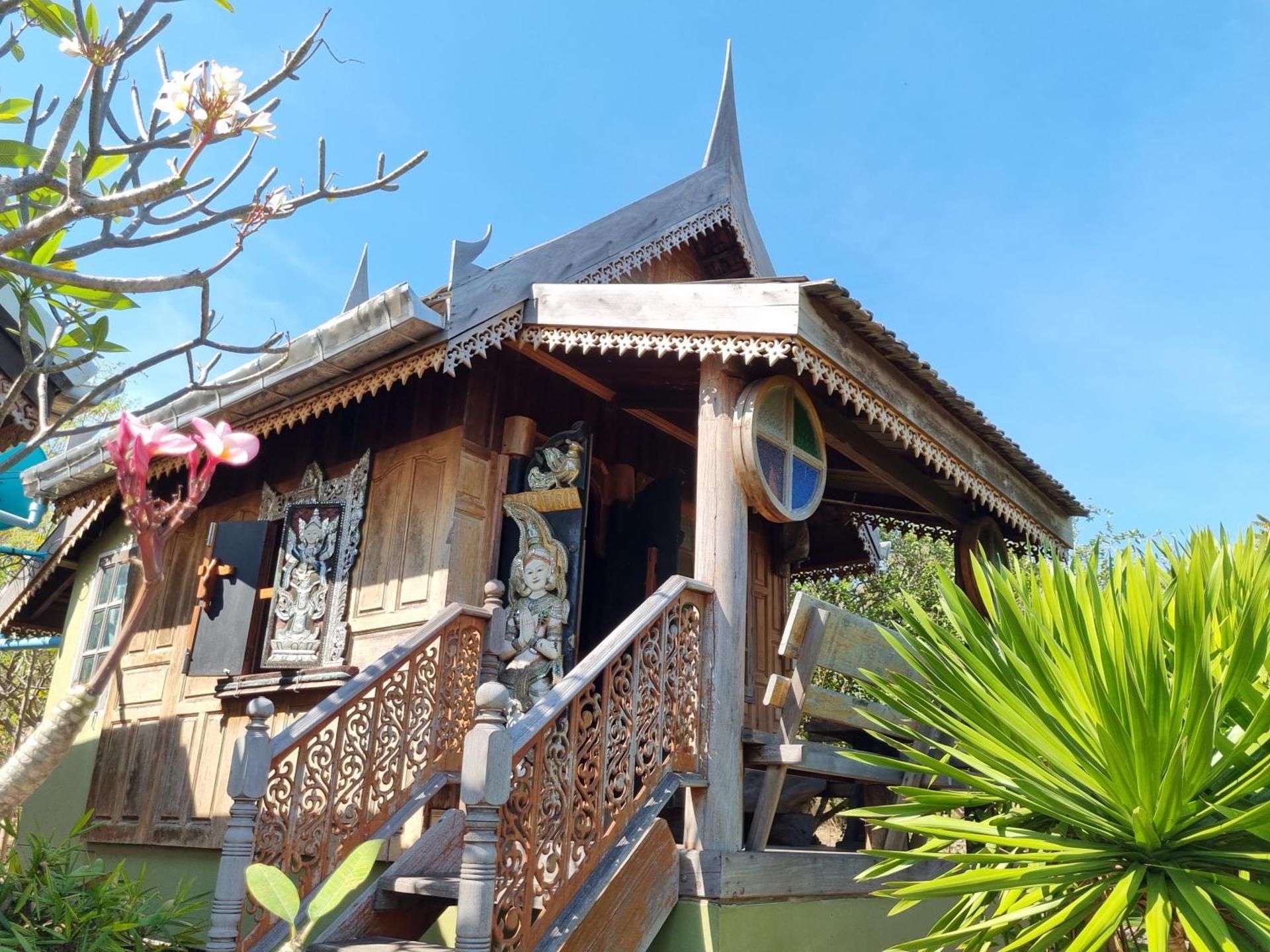 Hello Sichang Bungalow