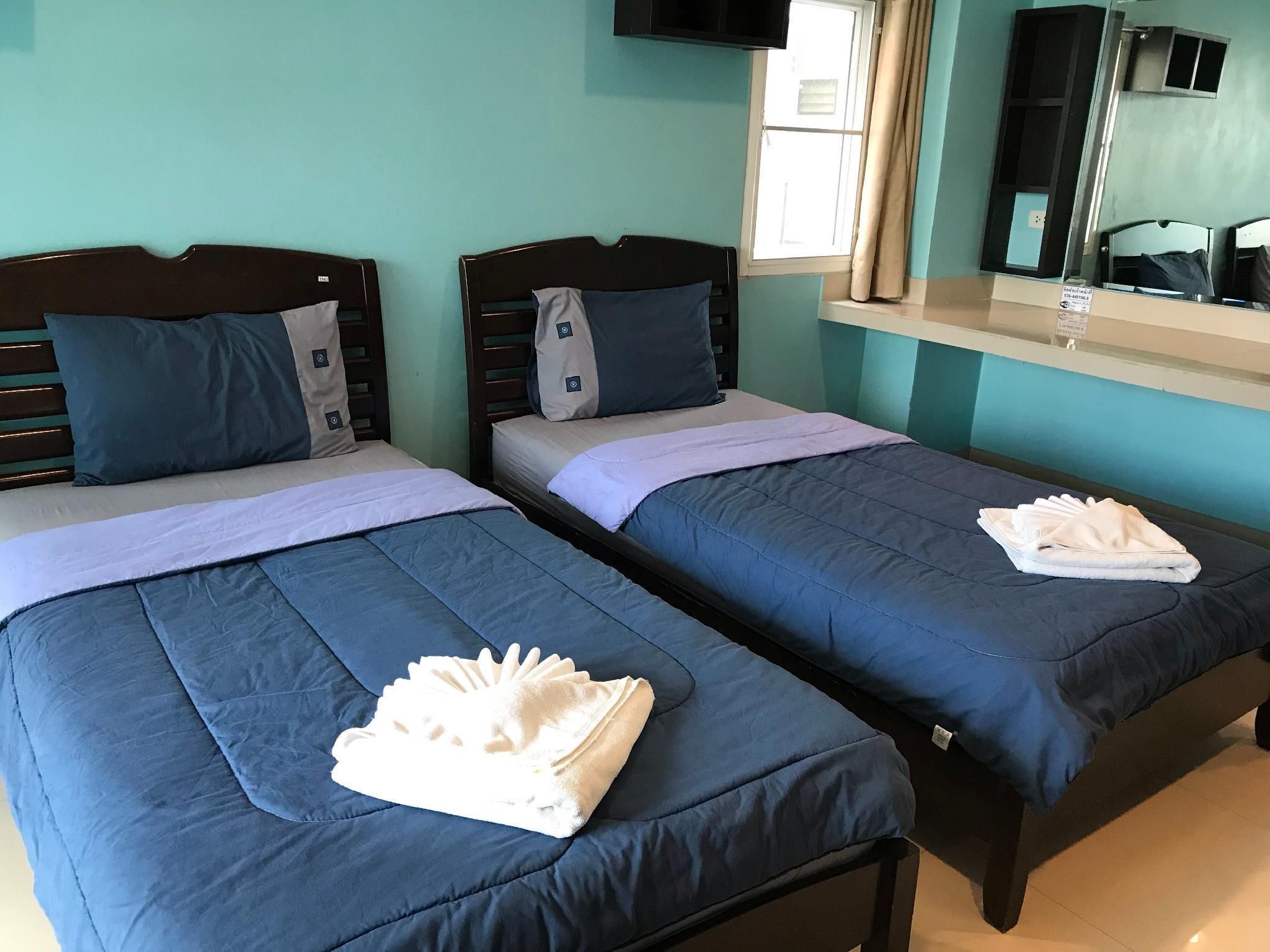 Standard Twin Beds Room