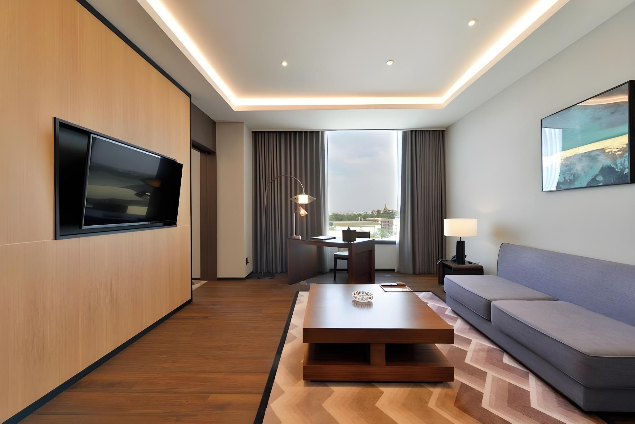 Business Suite King Bed