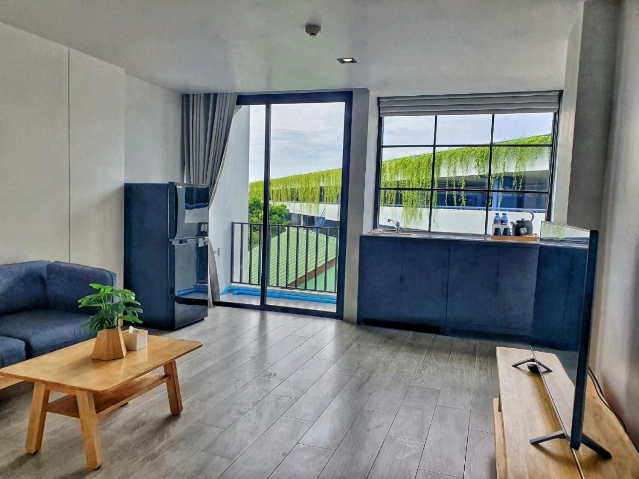 Suite with Kitchenette and Balcony