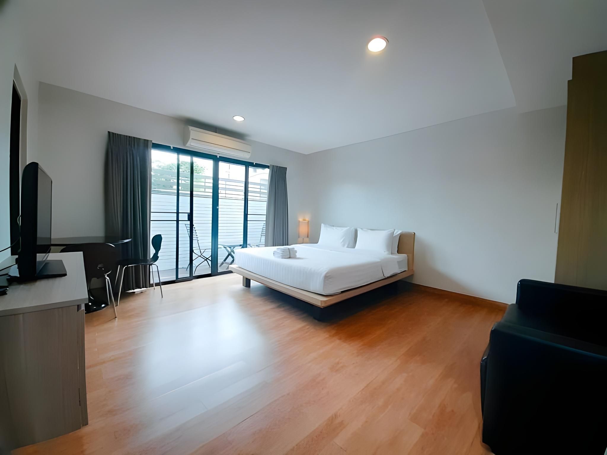 Executive Studio King