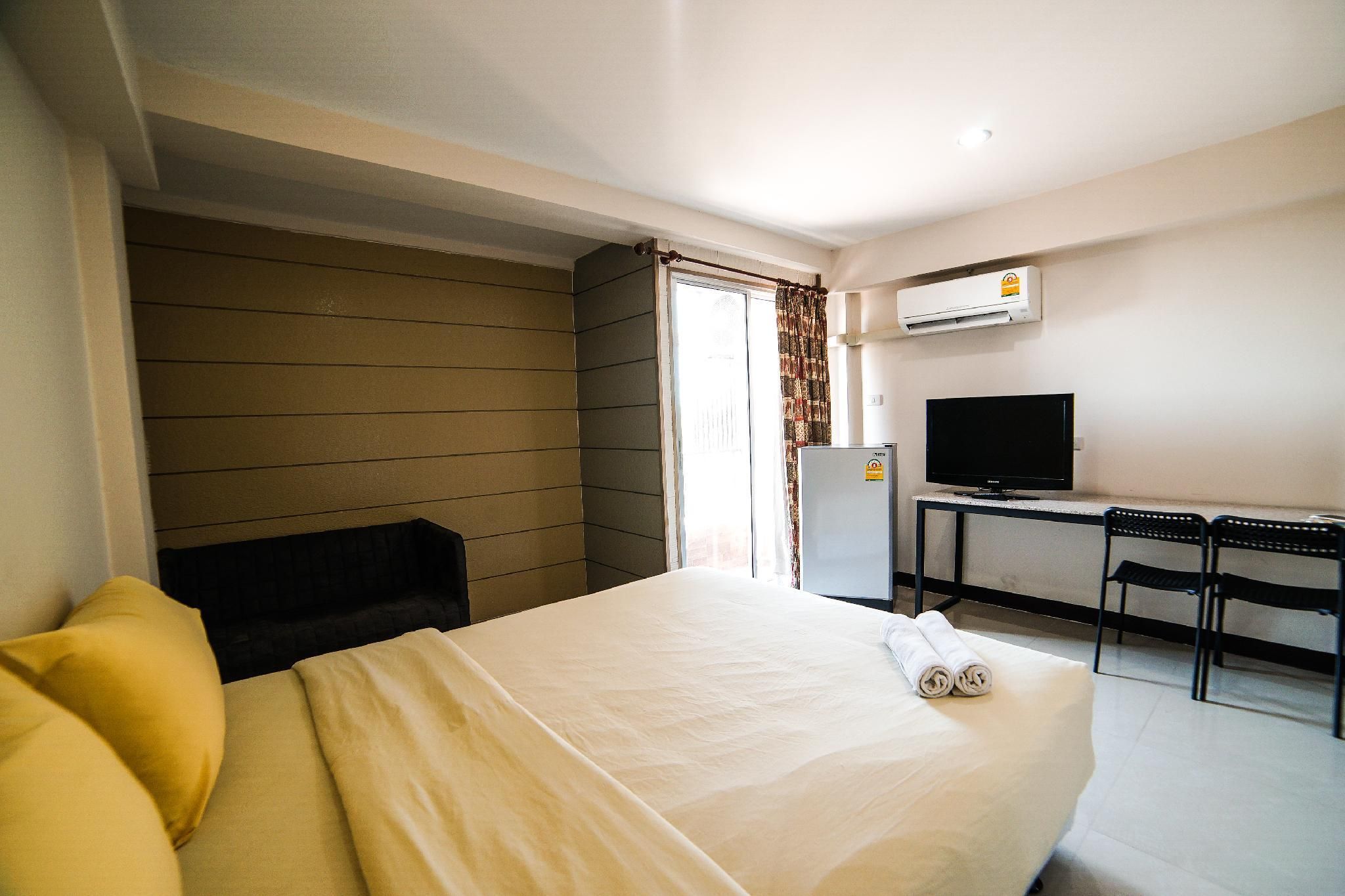 Studio 1 Queen Bed Non-Smoking