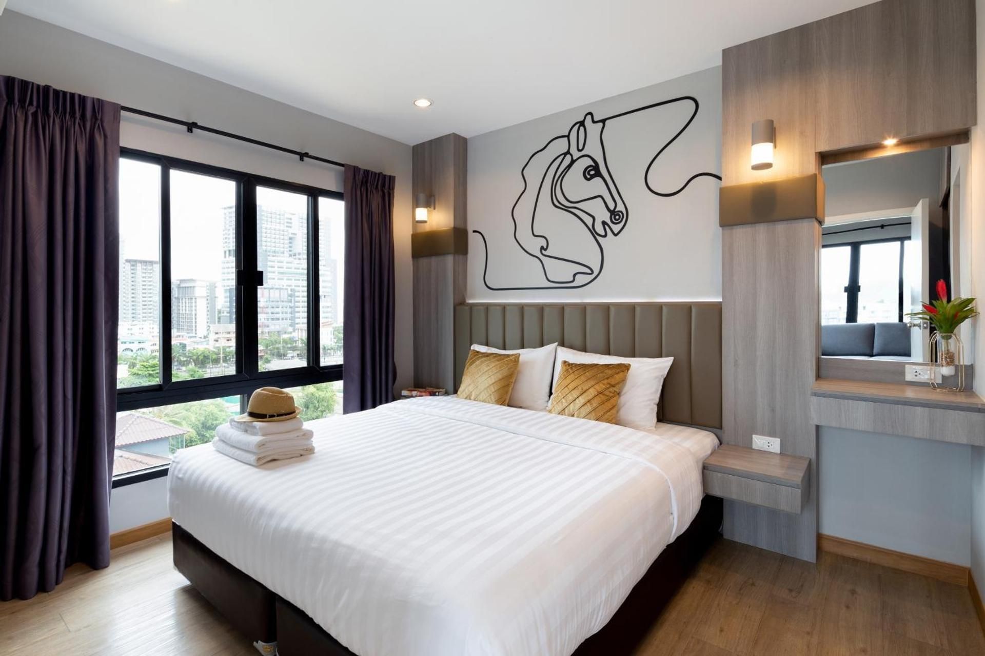 Superior City View King Room