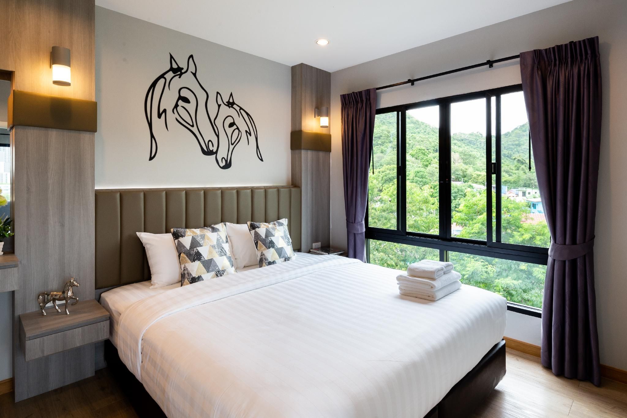 Horsehill Hotel Sriracha - Adult Only Deluxe Mountain View Room with Balcony 