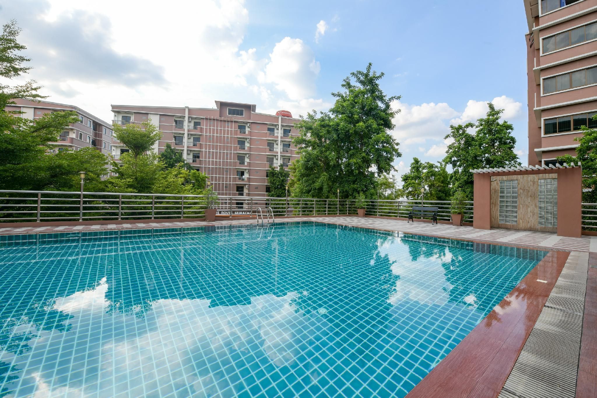 swimming pool [outdoor]