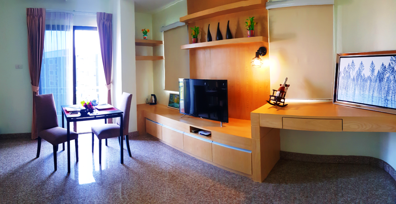 Deluxe Corner Room