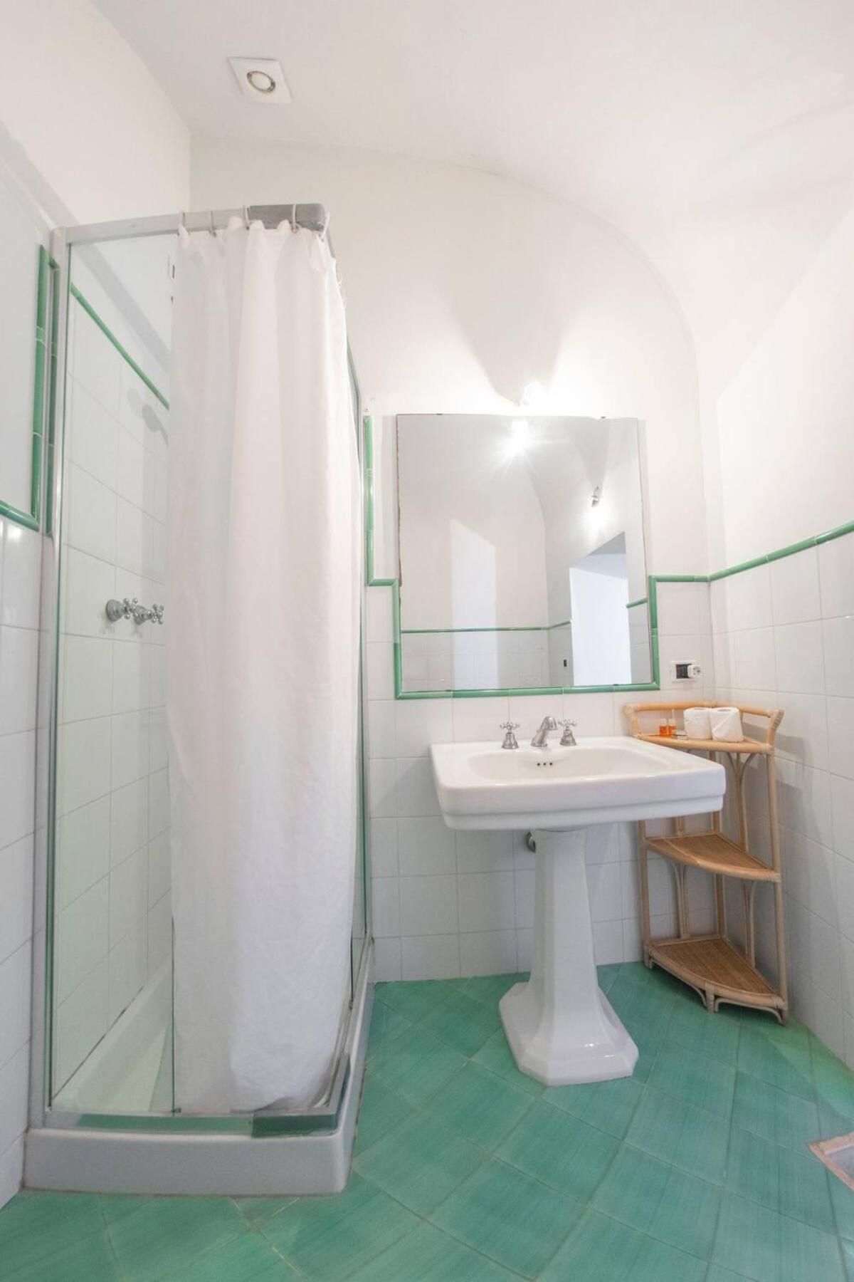 Quadruple Room with Private Bathroom