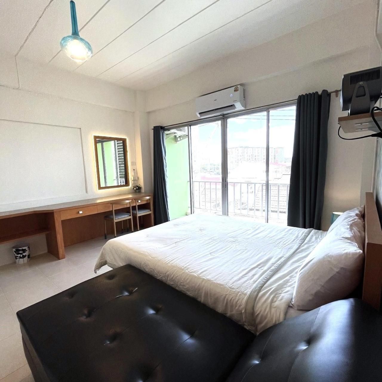 Queen Room with Balcony