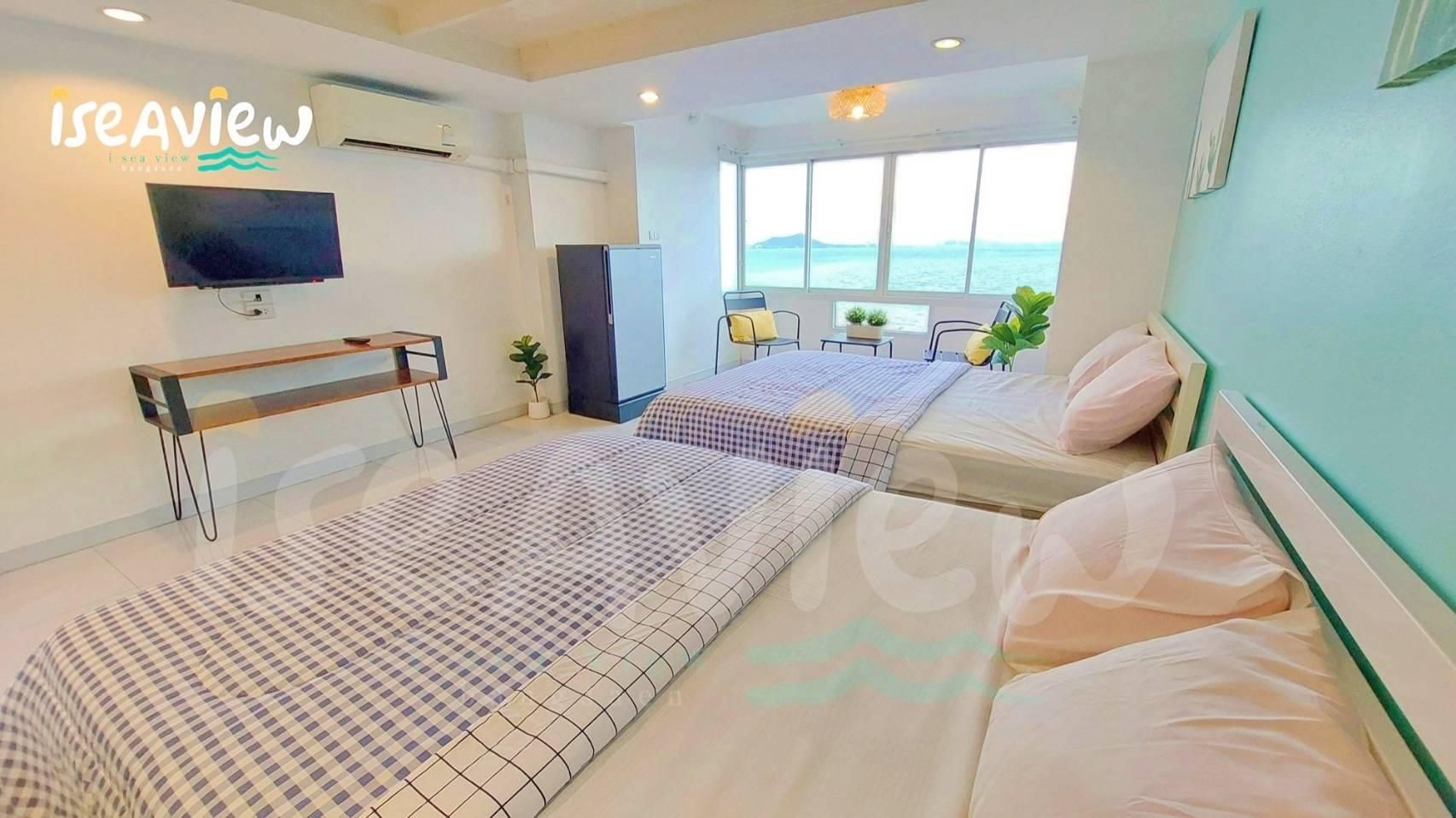 i Sea View Bangsaen Royal Beach Standard Sea View Room for 4 Adults