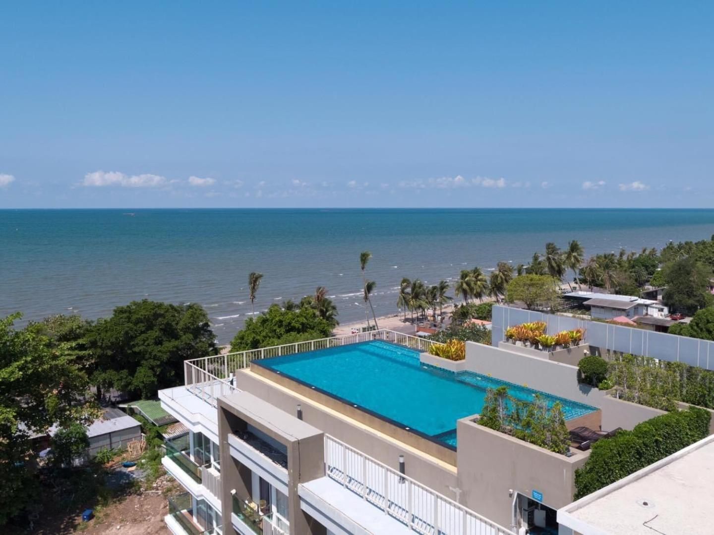 The Blu X Bangsaen Miracle Seaview(Top floor)