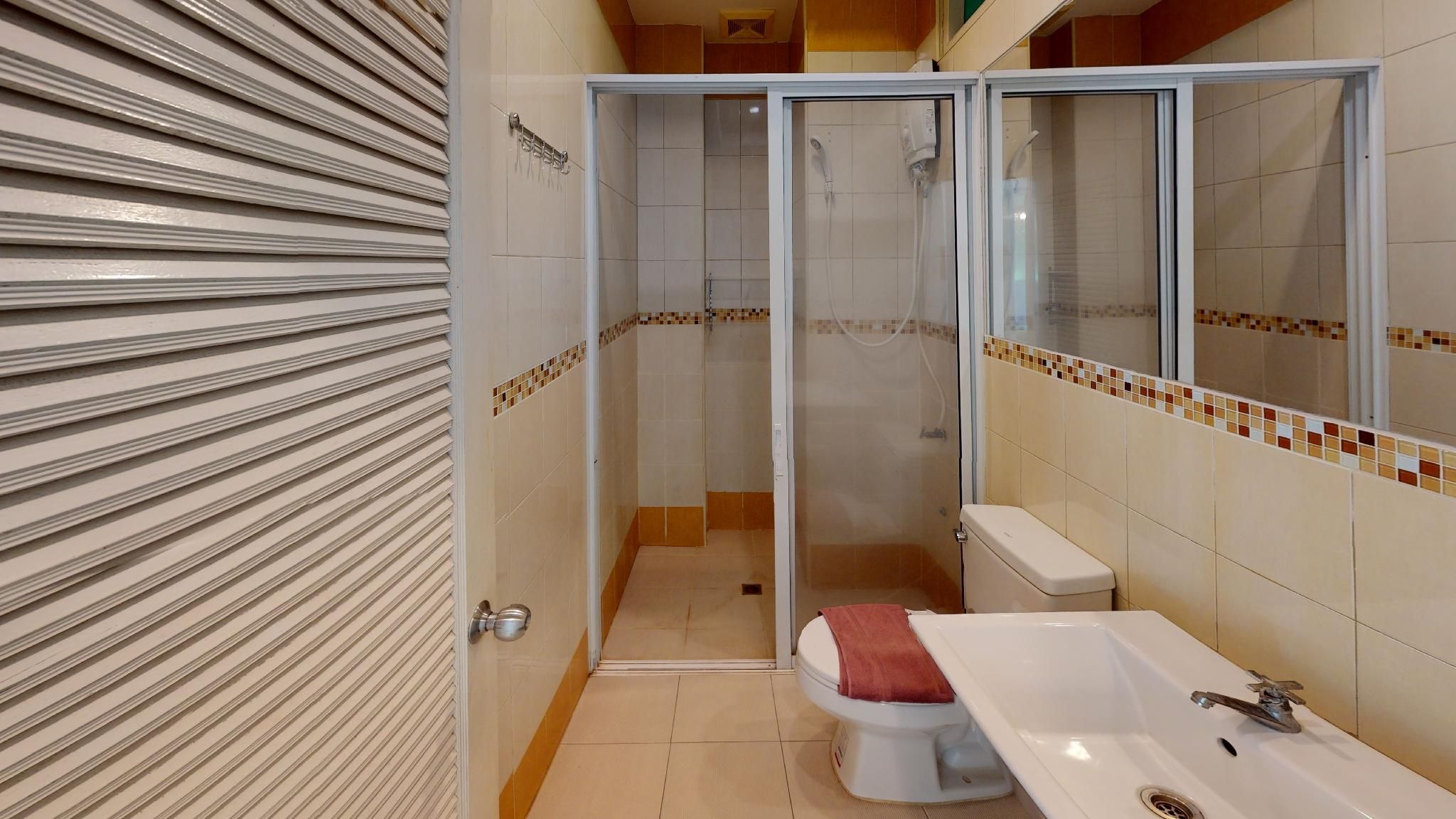 Nana Chat Bangsaen Hotel Standard Double Room 3