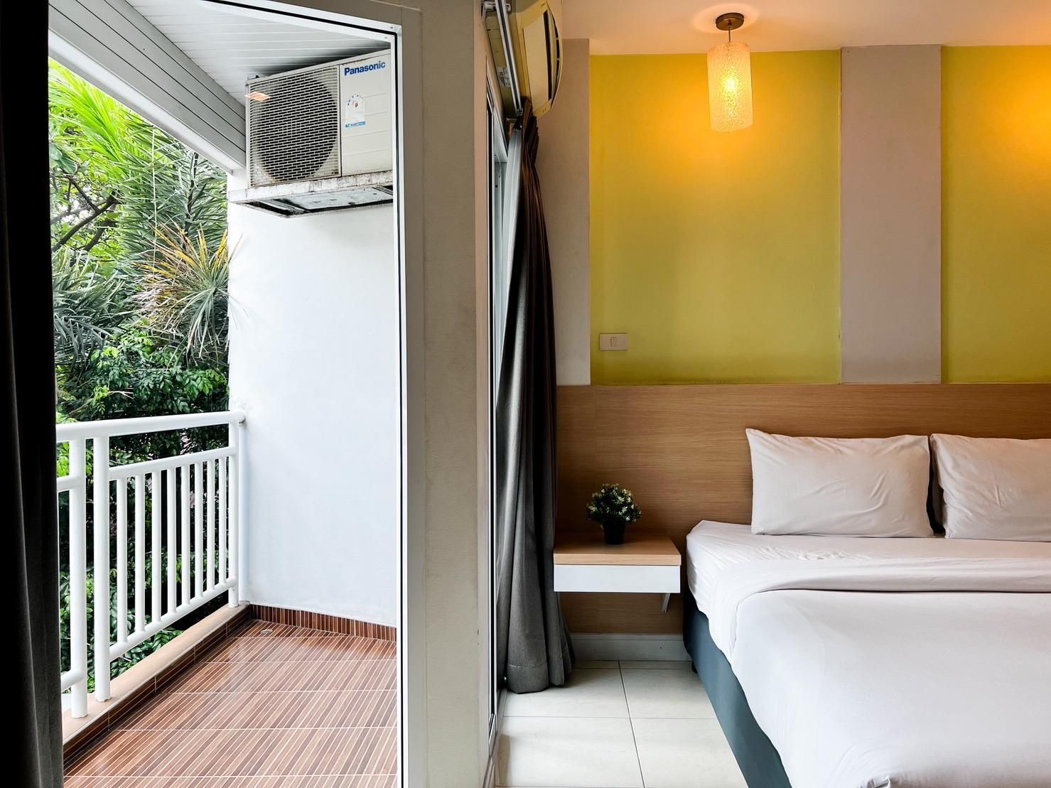 Nana Chat Bangsaen Hotel Standard Double Room 2