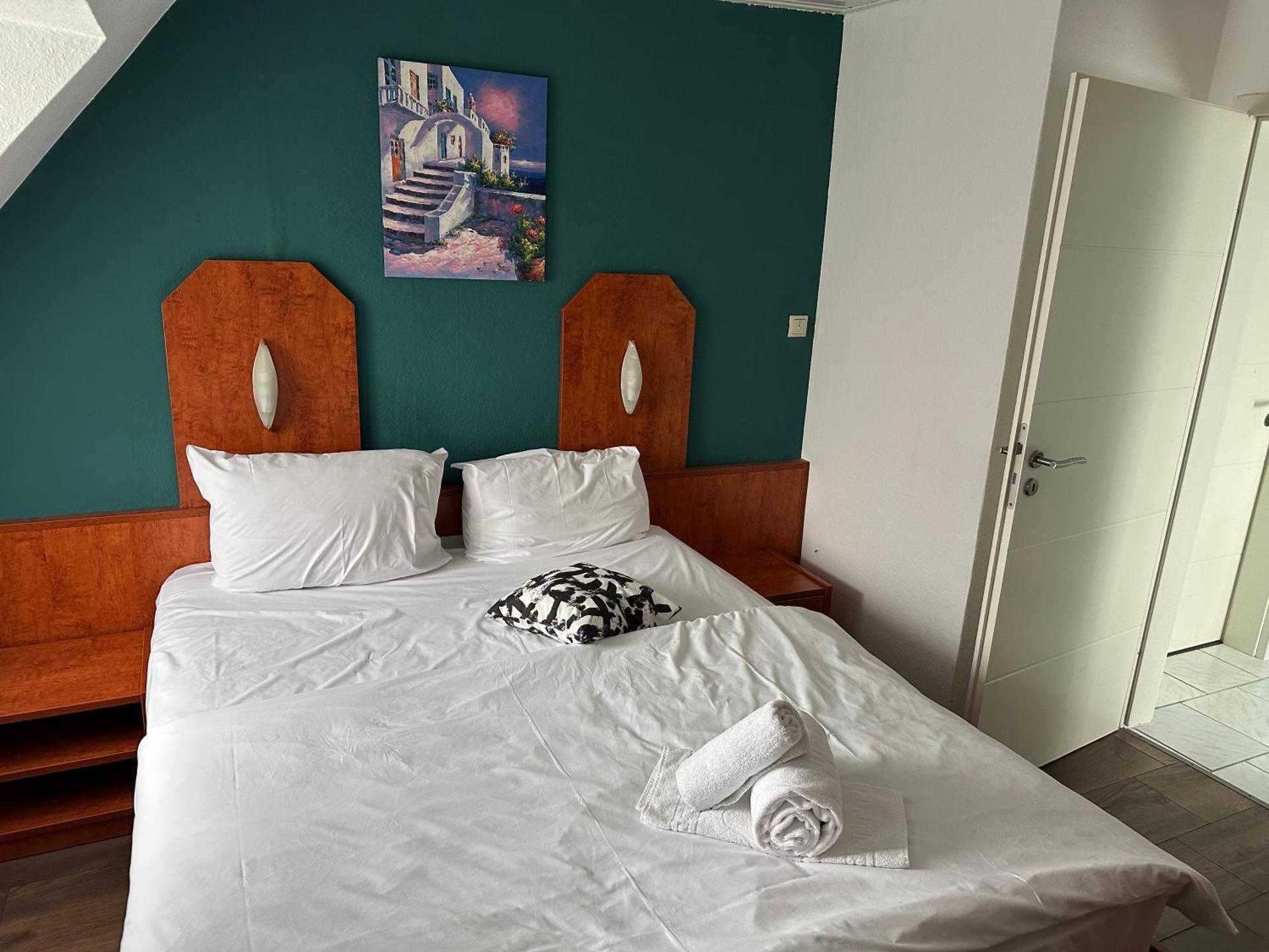 Bone To Double Room 2