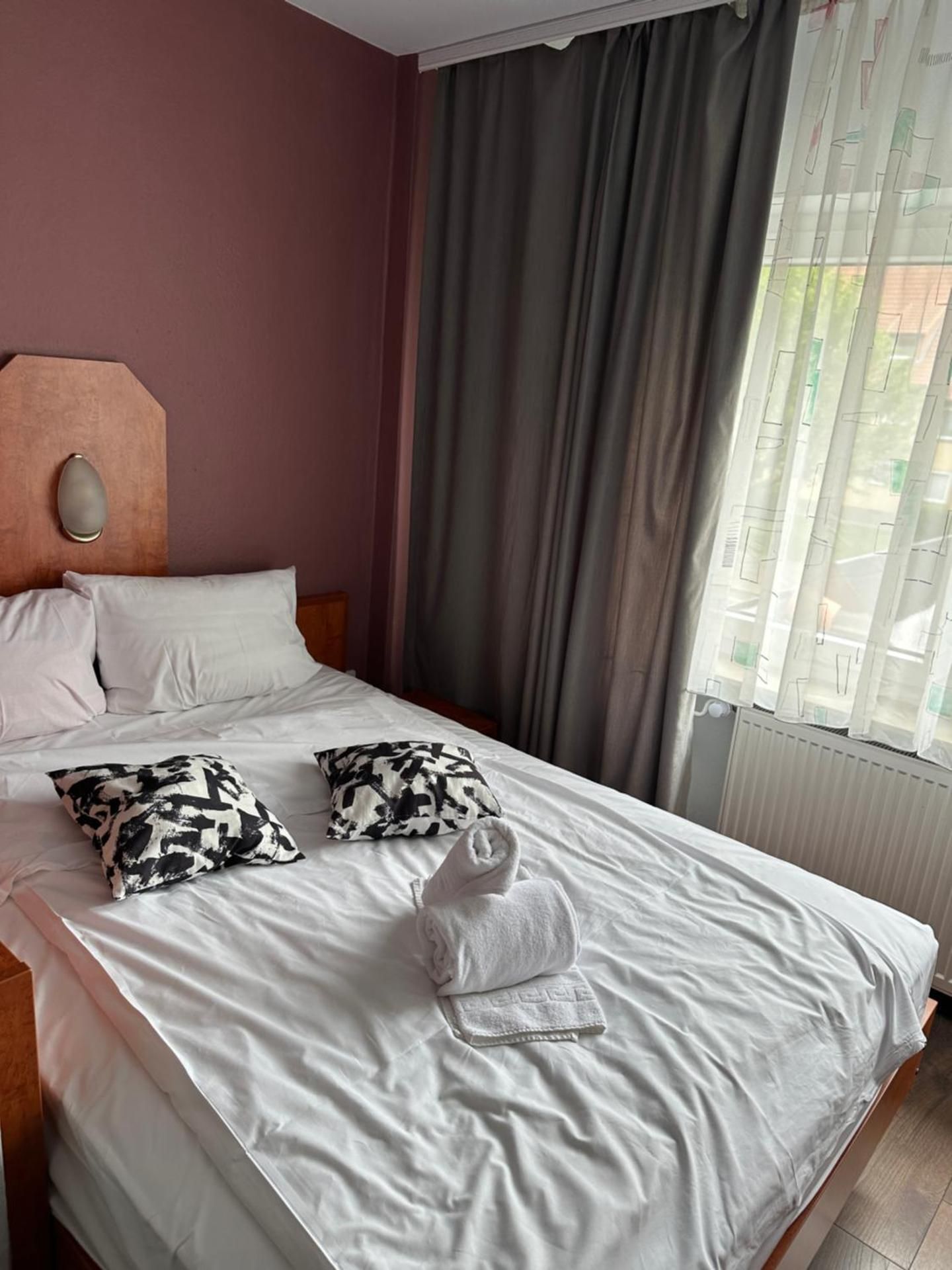 Bone To Budget Double Room 2