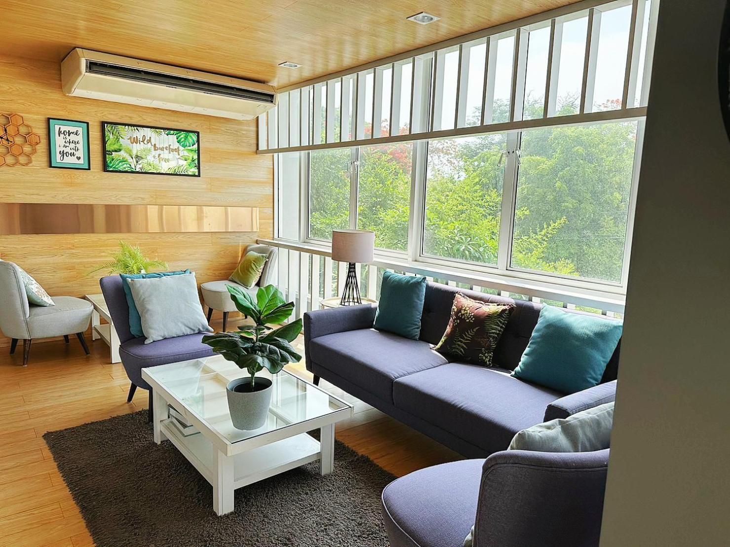 shared lounge/tv area