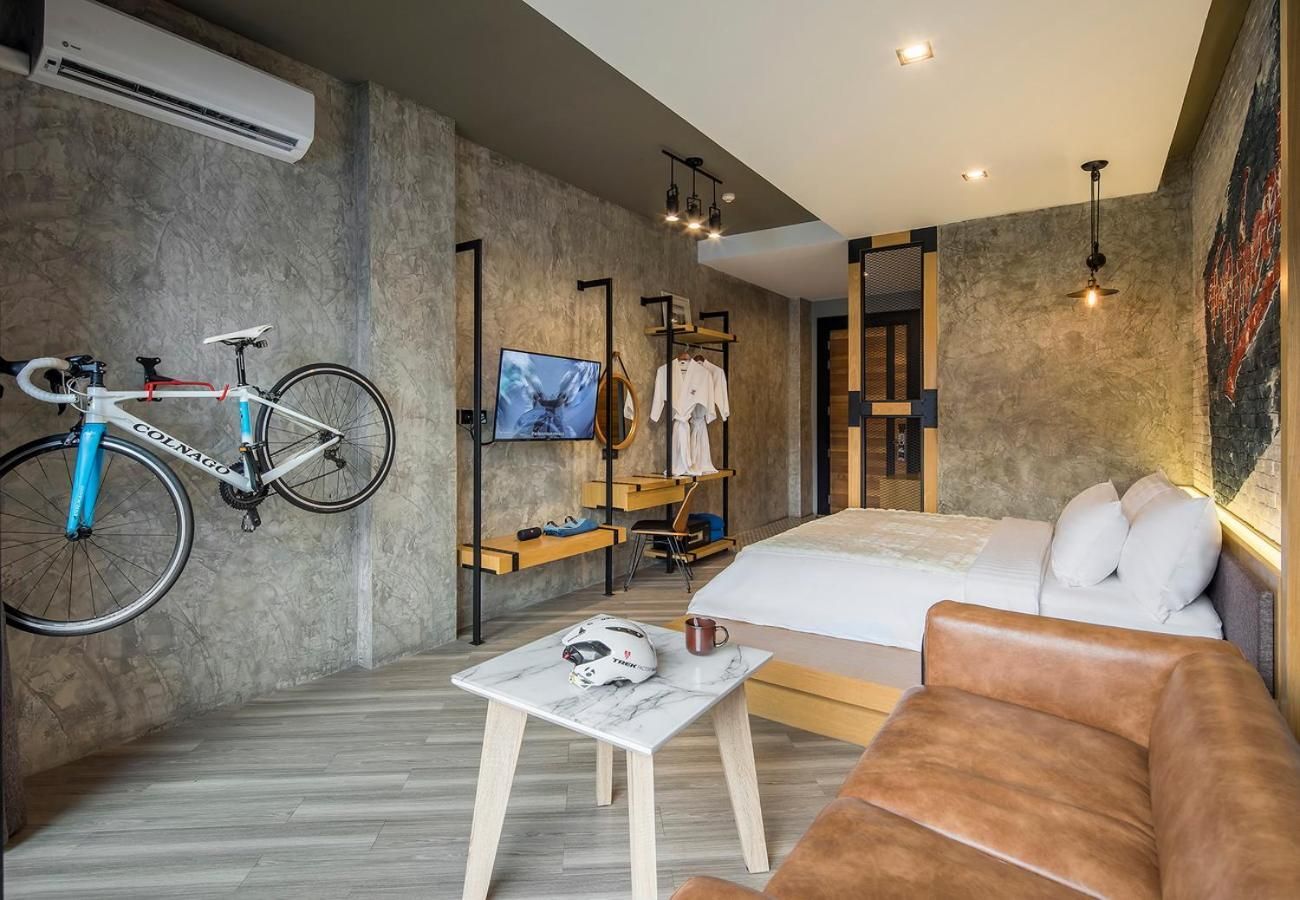 1 King Bed