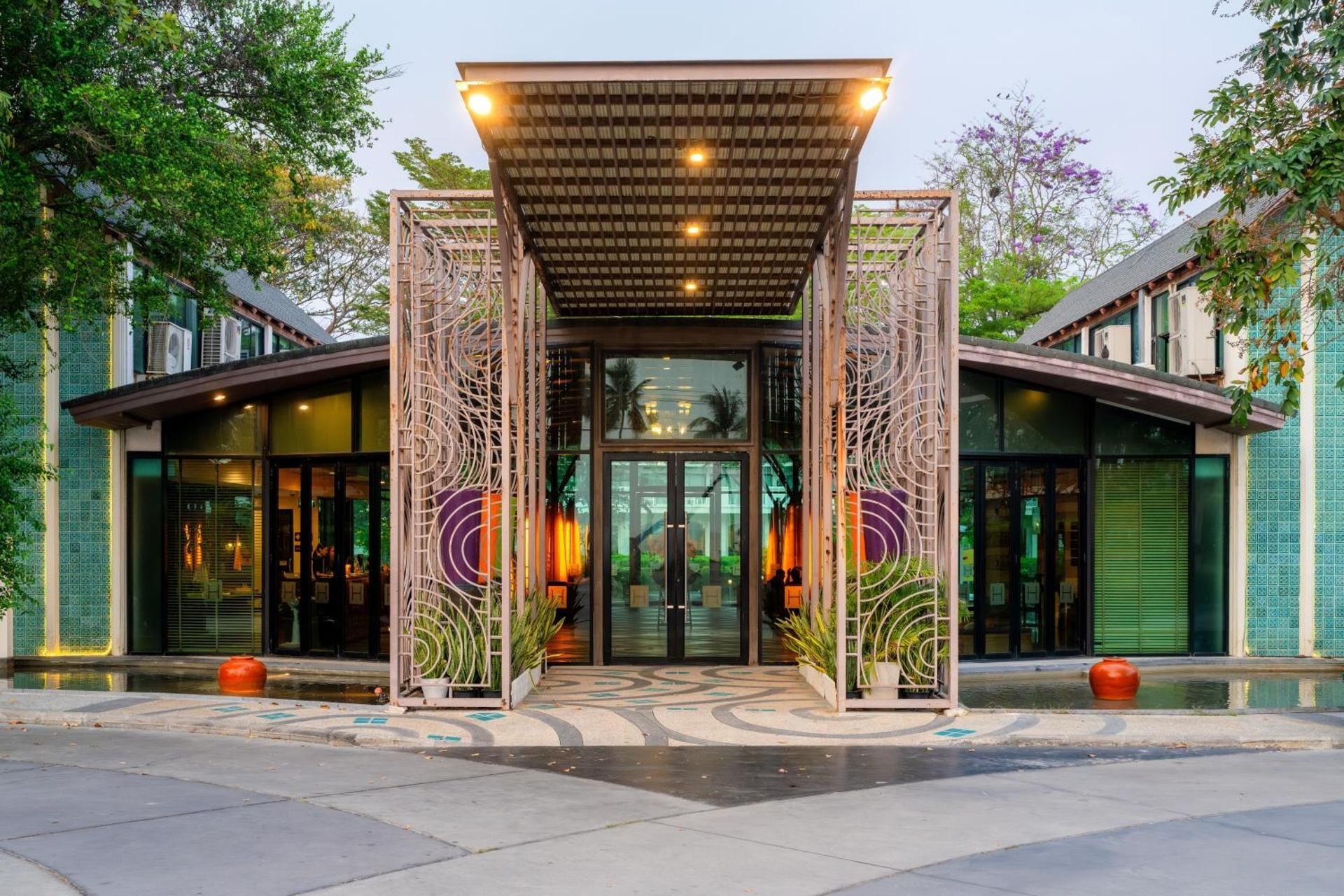 Bangsaen Heritage Hotel