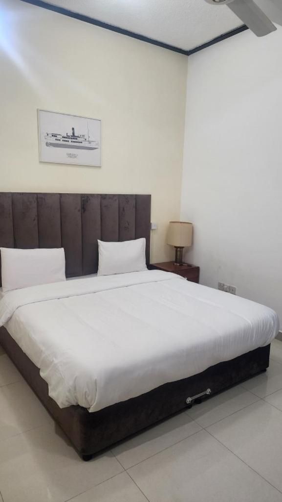 Qurum Beach Hotel Deluxe Suite 2