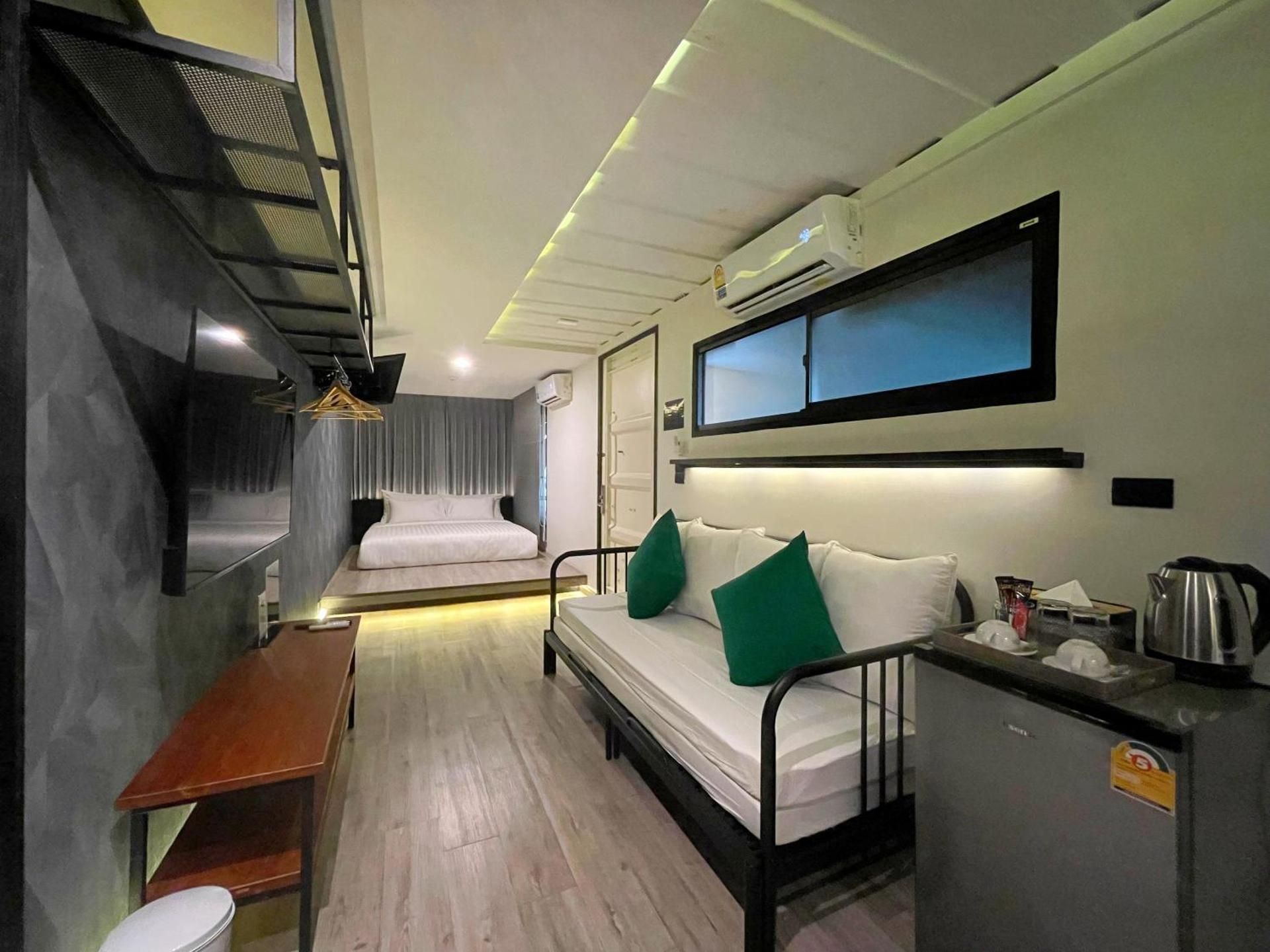 Nights in A Box Deluxe King with Bathtub 2