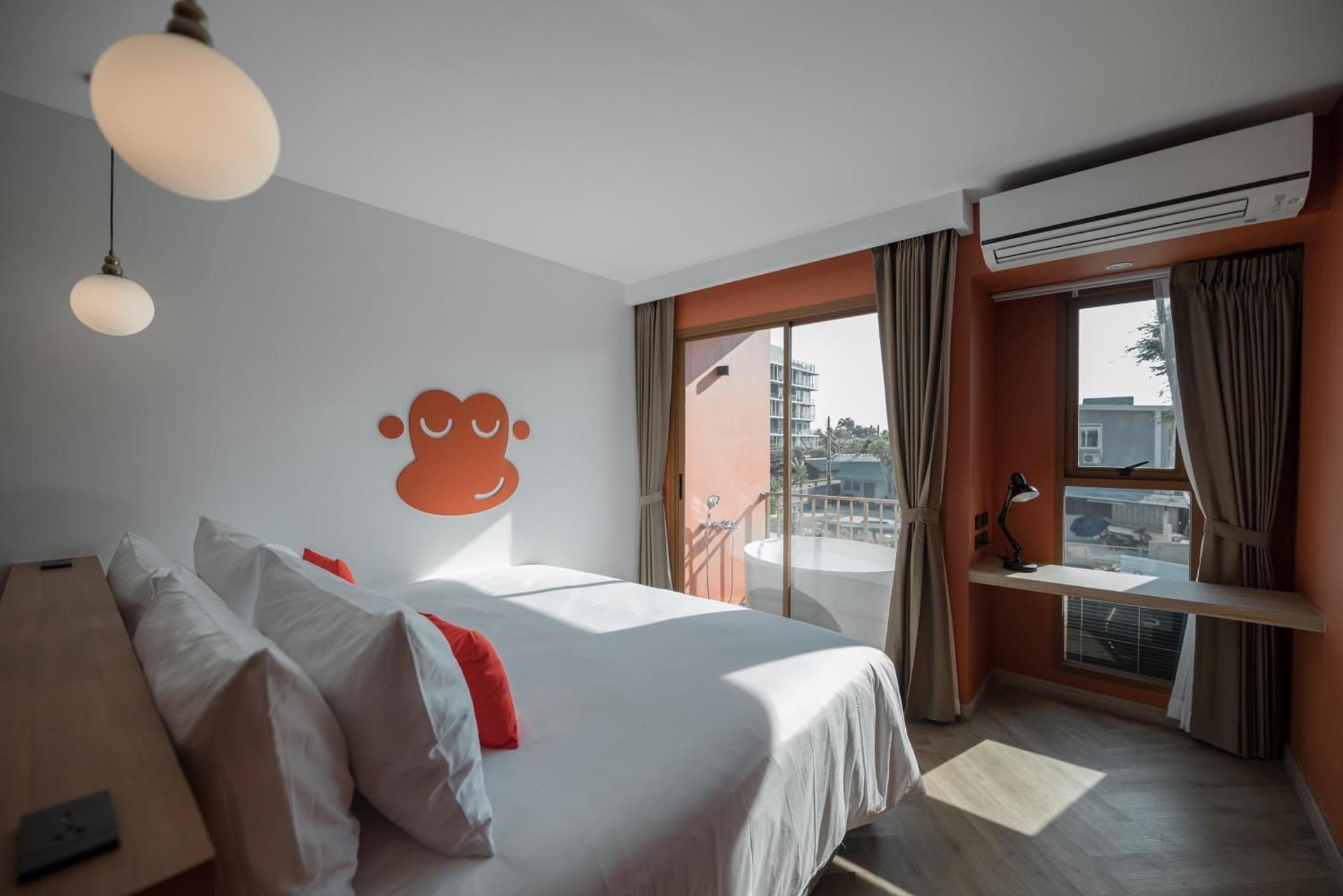 Blu Monkey Hub and Hotel Bangsaen One Bedroom Suite with Seaview 2