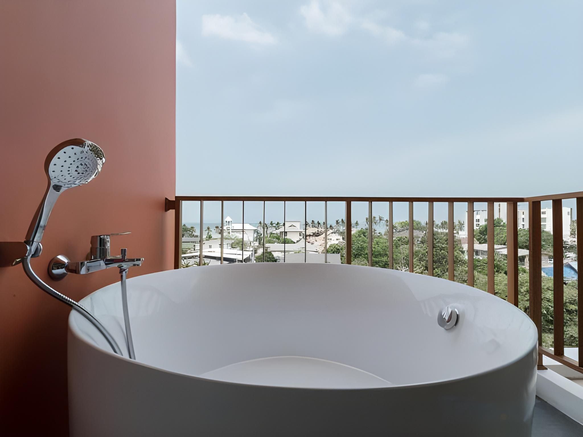 Blu Monkey Hub and Hotel Bangsaen One Bedroom Suite with Seaview 3