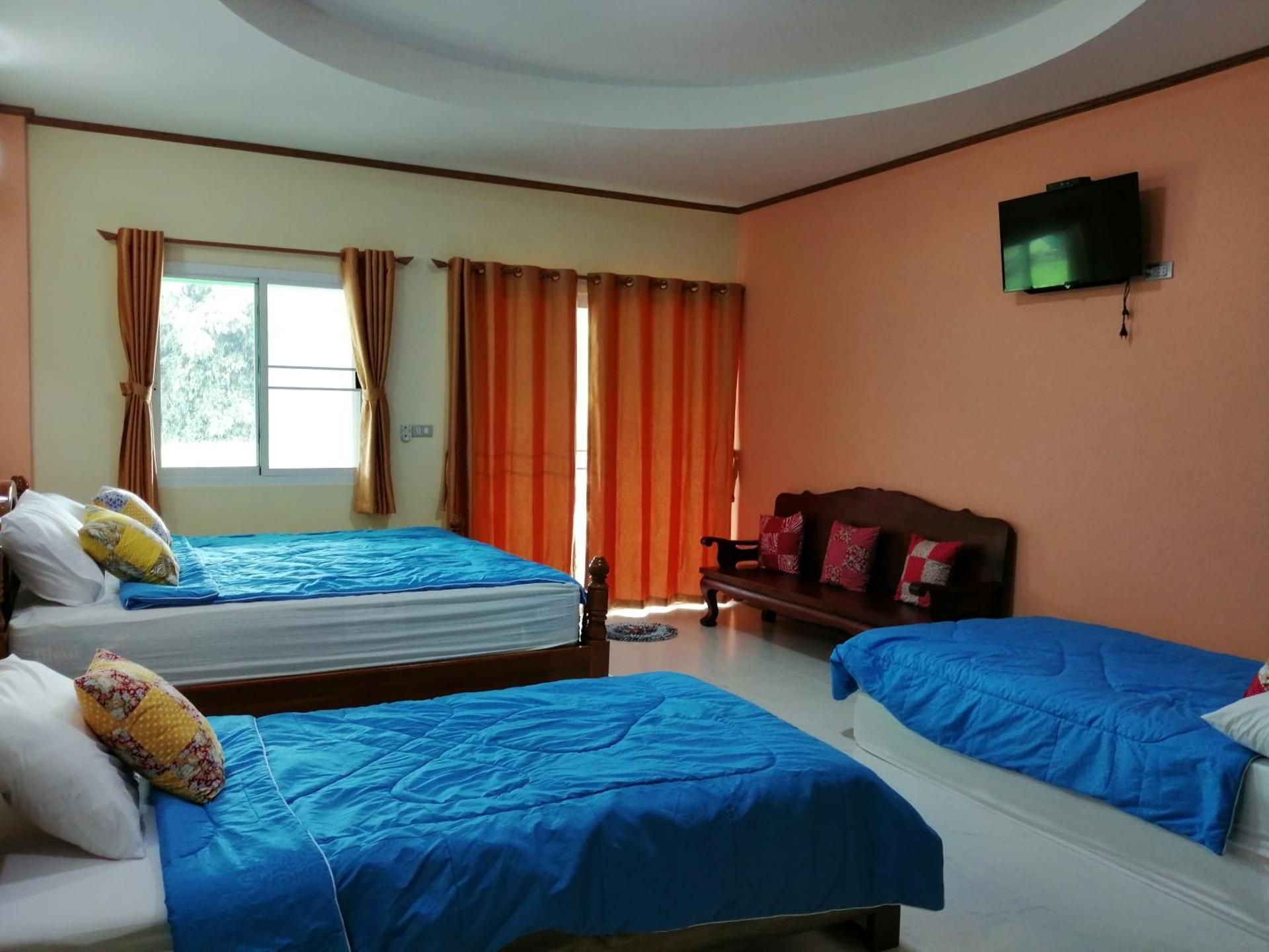 King Room with Roll-In Shower - Disability Access