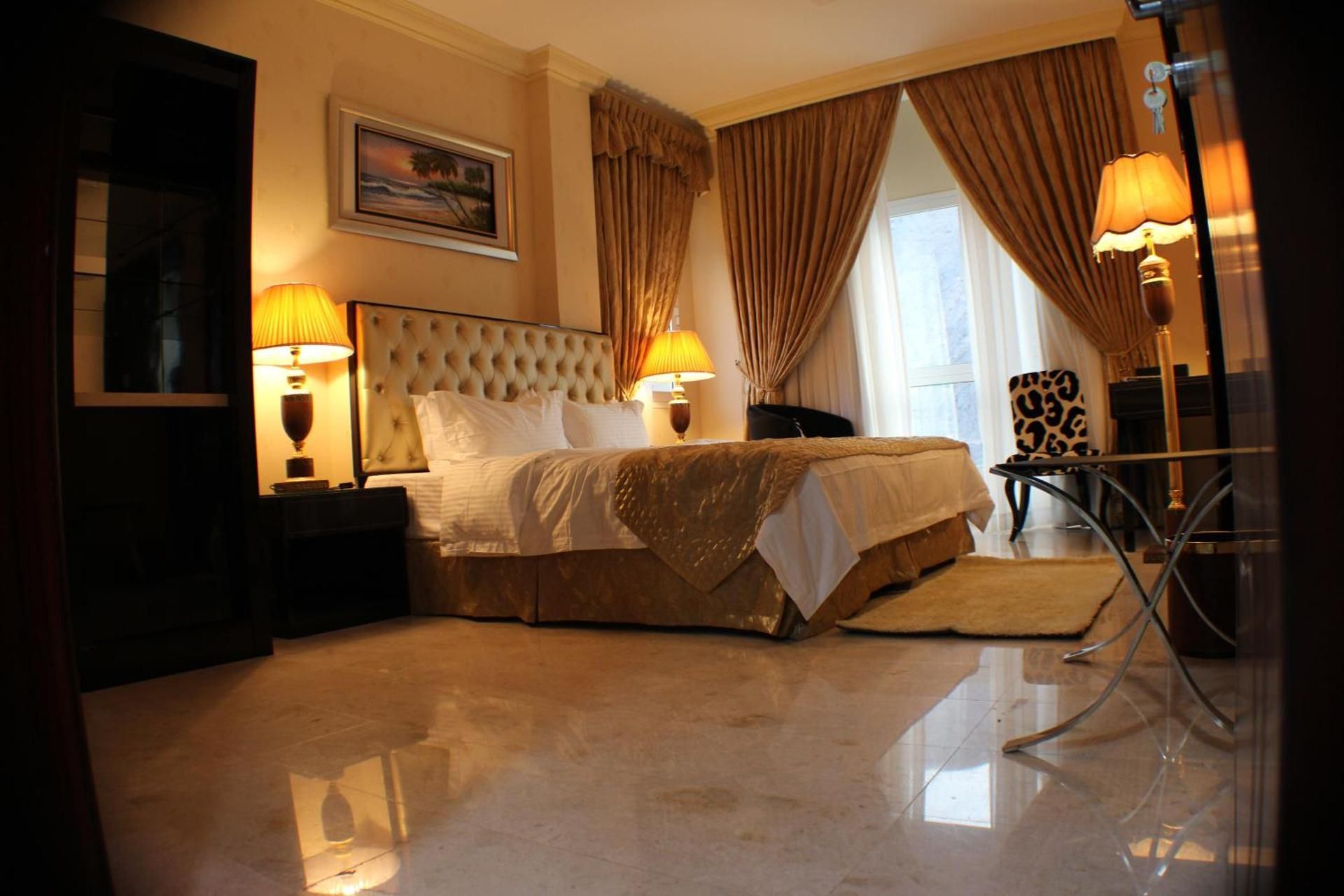 DELUXE APARTMENT