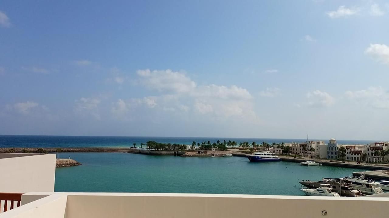 Le Sifah Resort Apartment Three-Bedroom Apartment with Marina View 2