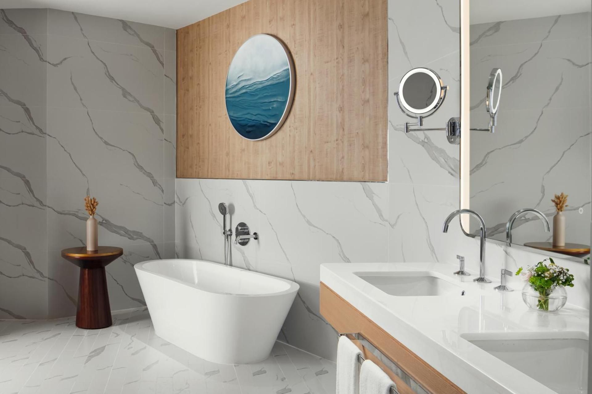 Pearl King Suite with Balcony and Sea View