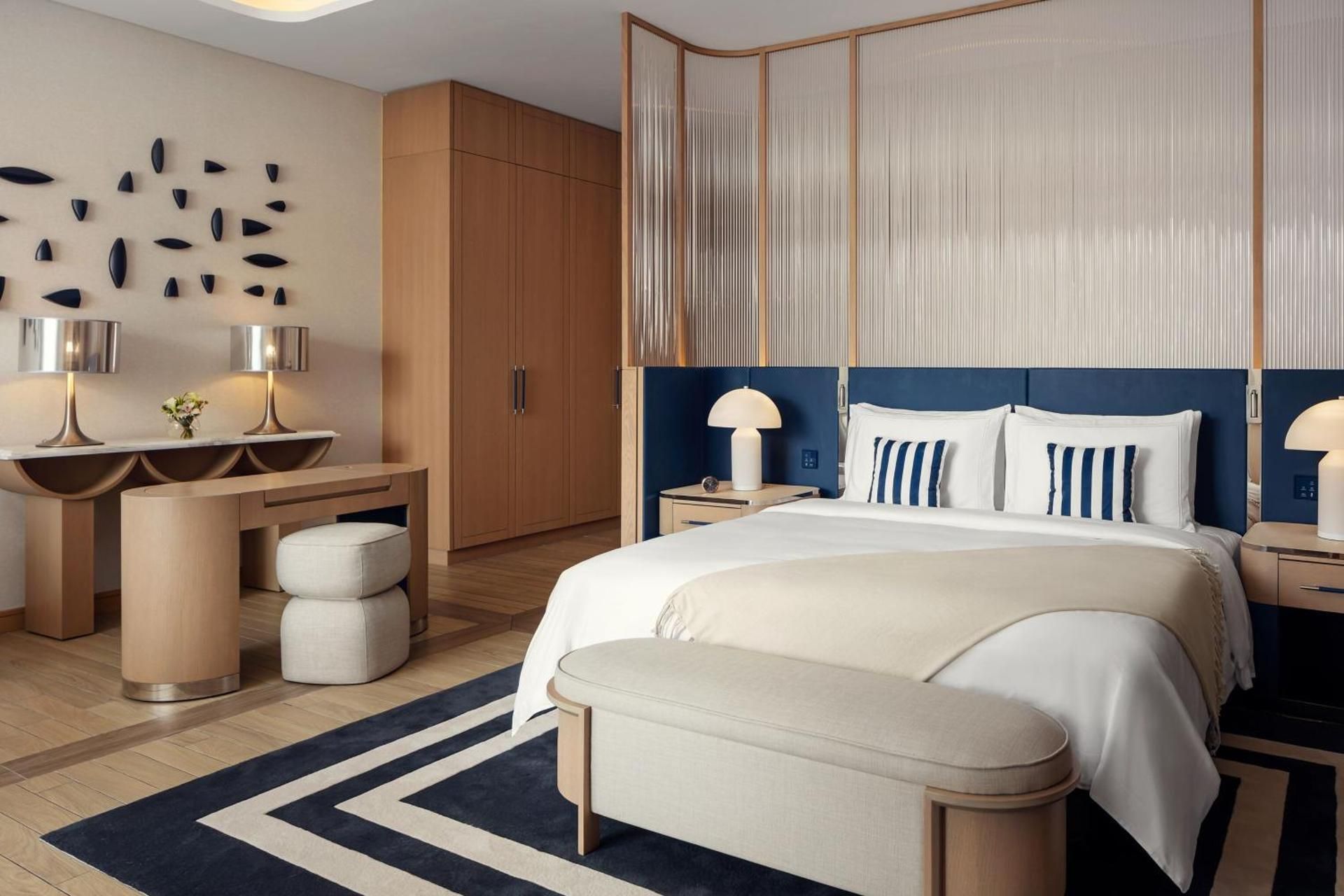 St. Regis, Suite, 1 King, Balcony