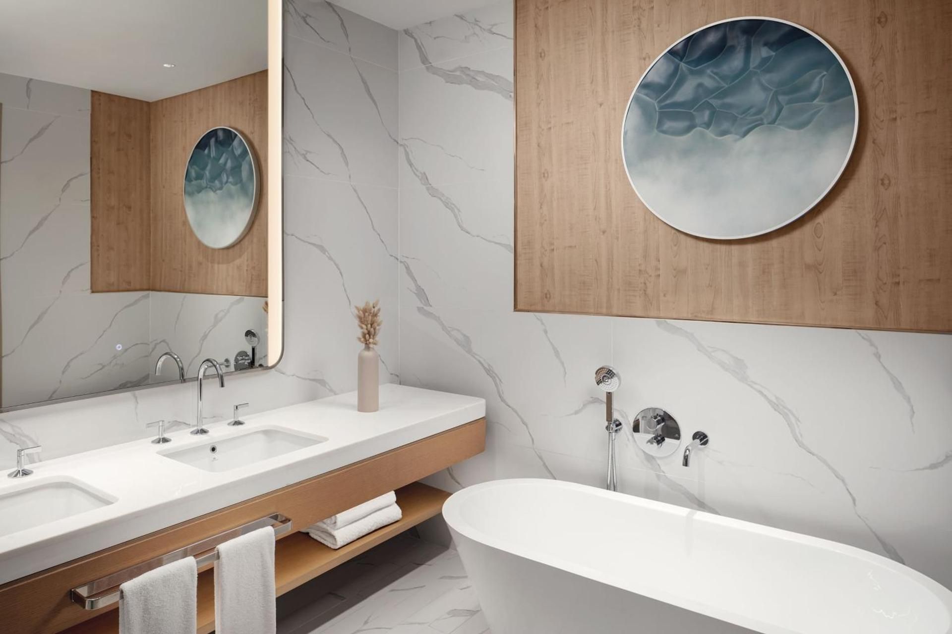 Coral Duplex One-Bedroom King Suite with Balcony and Sea View