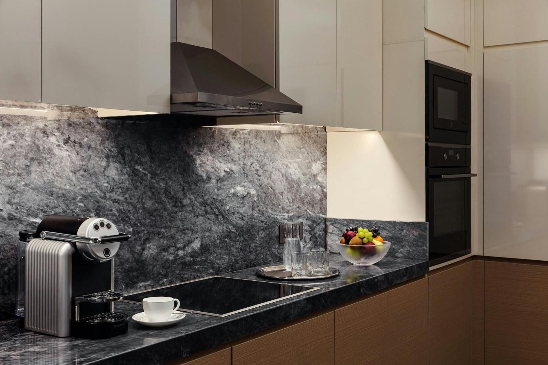 Pearl King Suite with Balcony and Sea View