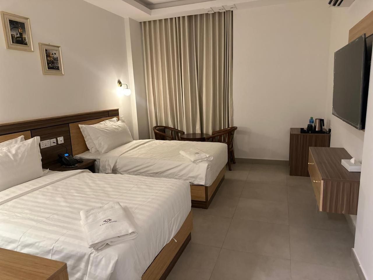 4 Guys Hotel  Deluxe Twin Room Type A 2